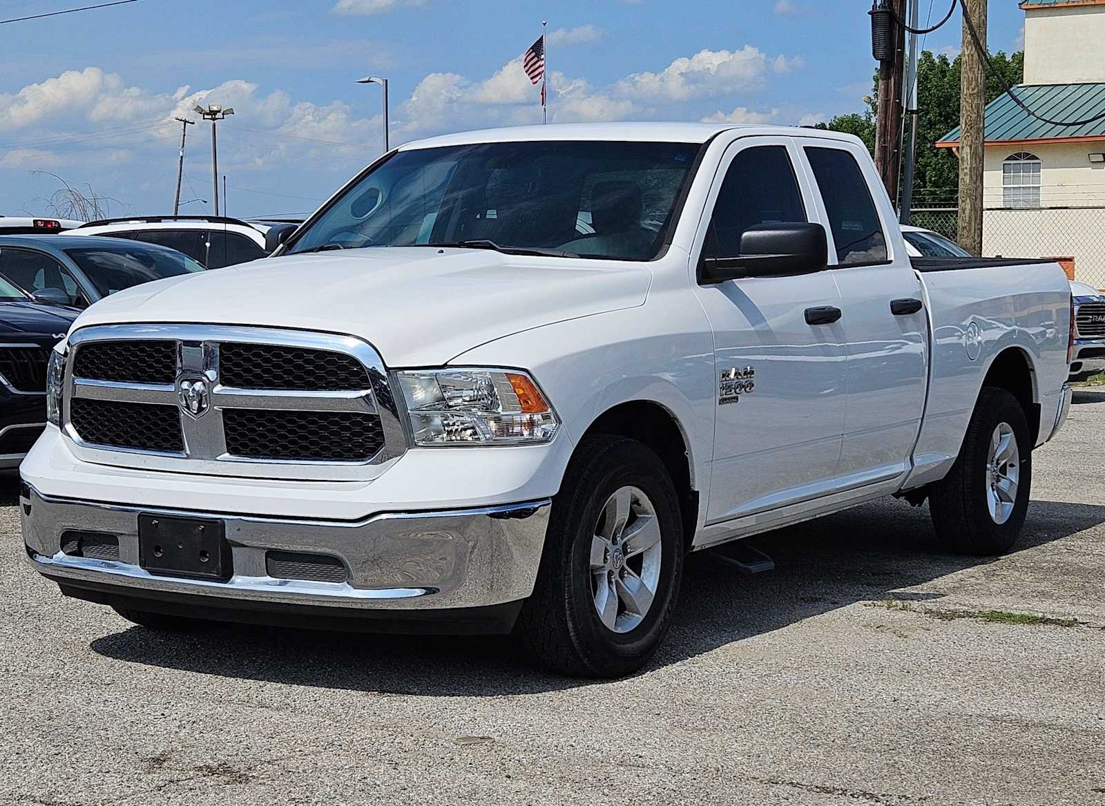 Thumbnail: 2019 RAM 1500 Classic - 10