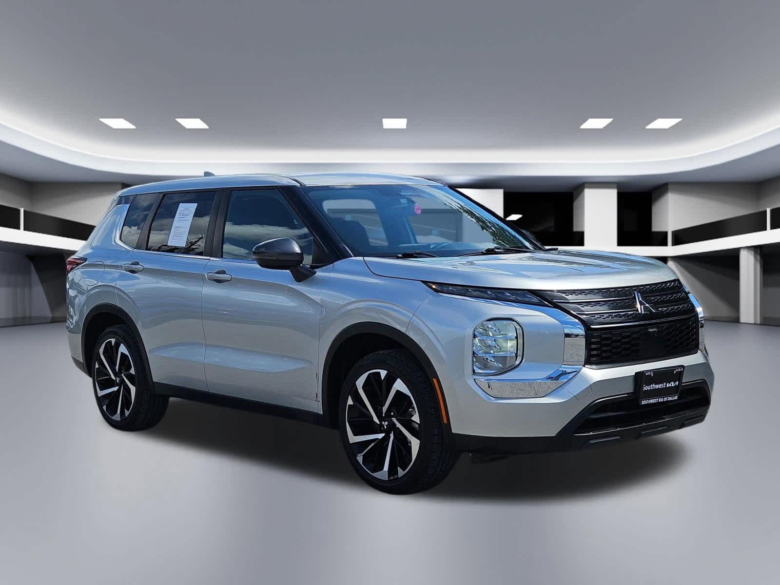 Thumbnail: 2022 Mitsubishi Outlander - 8
