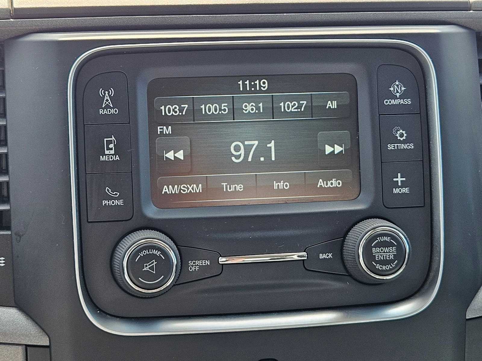Thumbnail: 2019 RAM 1500 Classic - 22