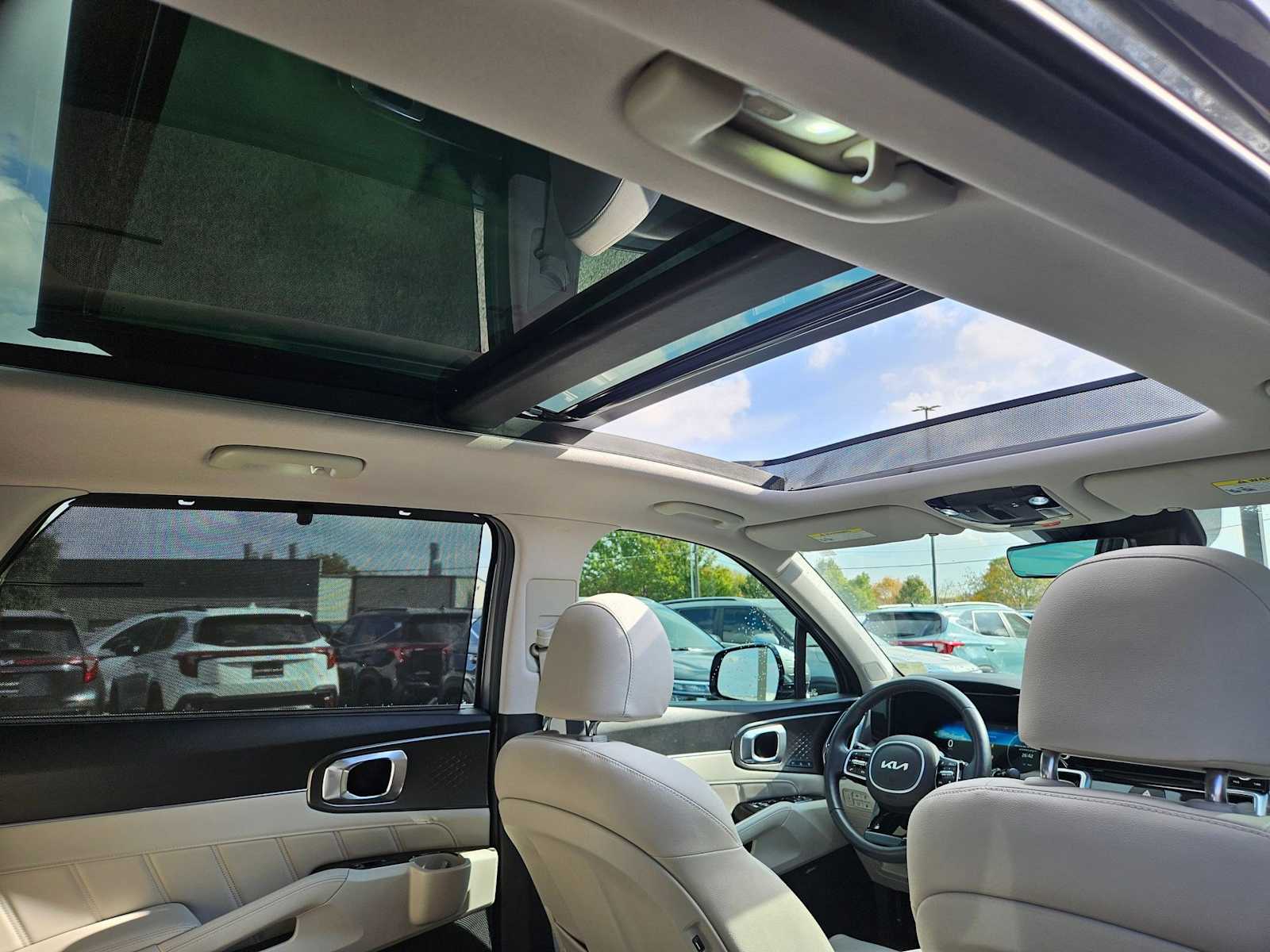 Thumbnail: 2023 Kia Sorento - 21