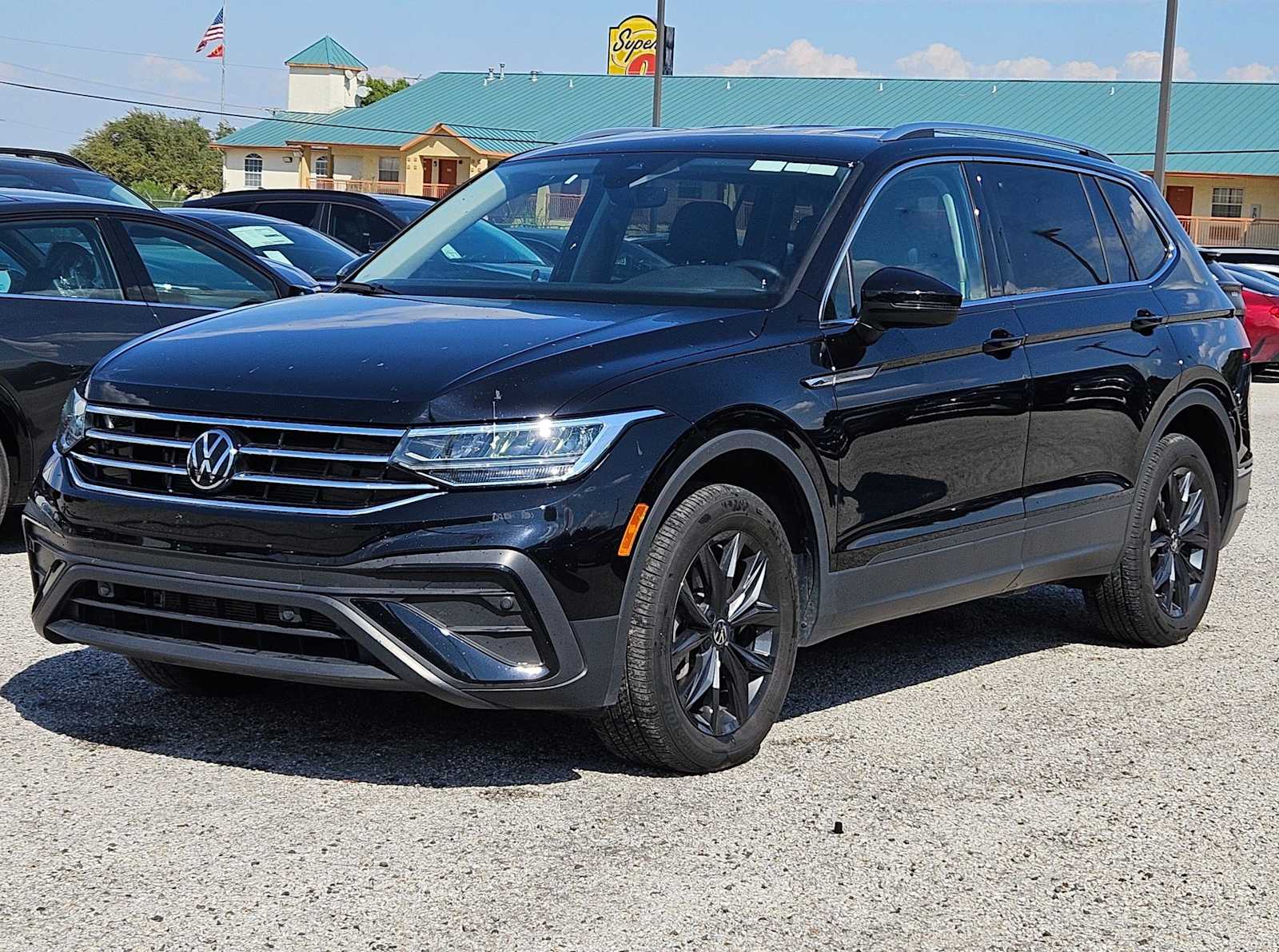 Thumbnail: 2024 Volkswagen Tiguan - 10