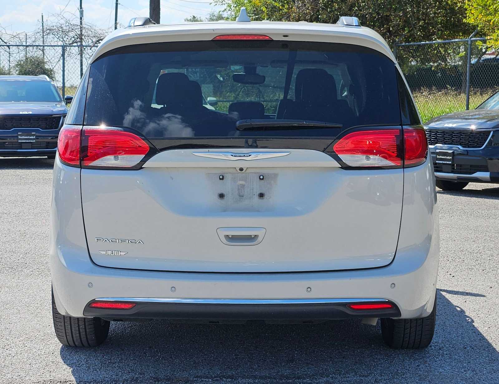 Thumbnail: 2017 Chrysler Pacifica - 4