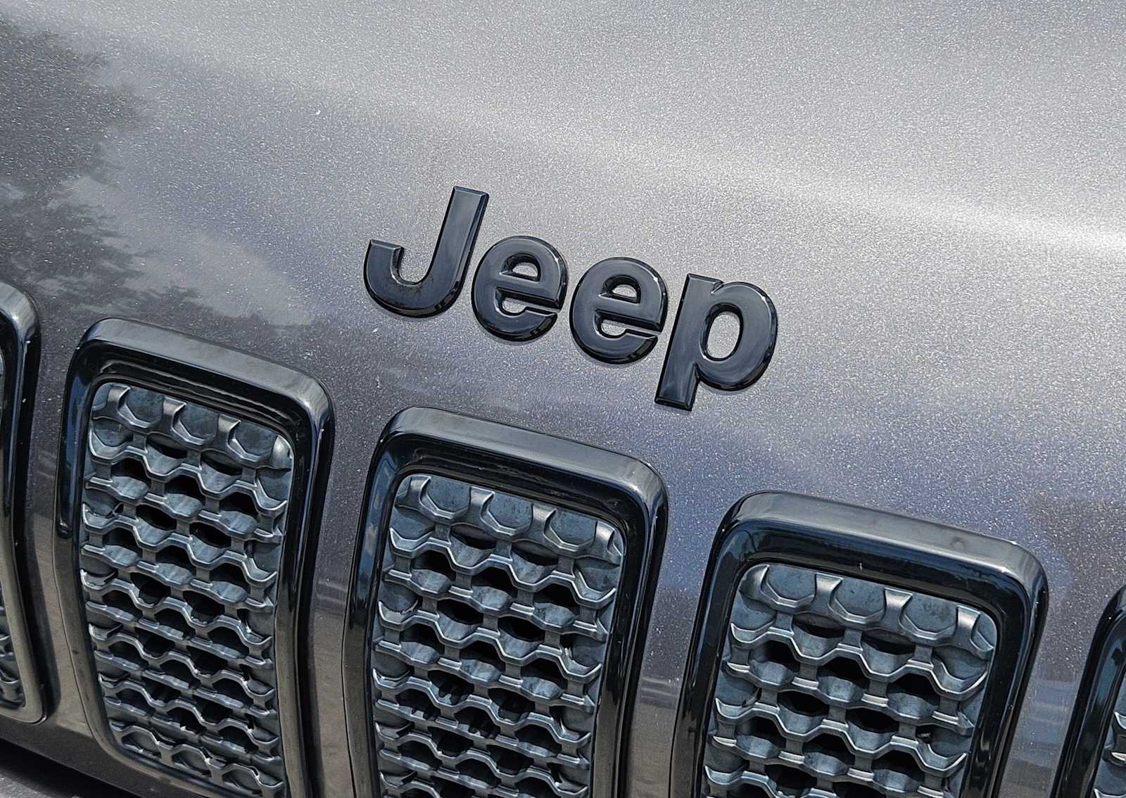 Thumbnail: 2019 Jeep Cherokee - 12