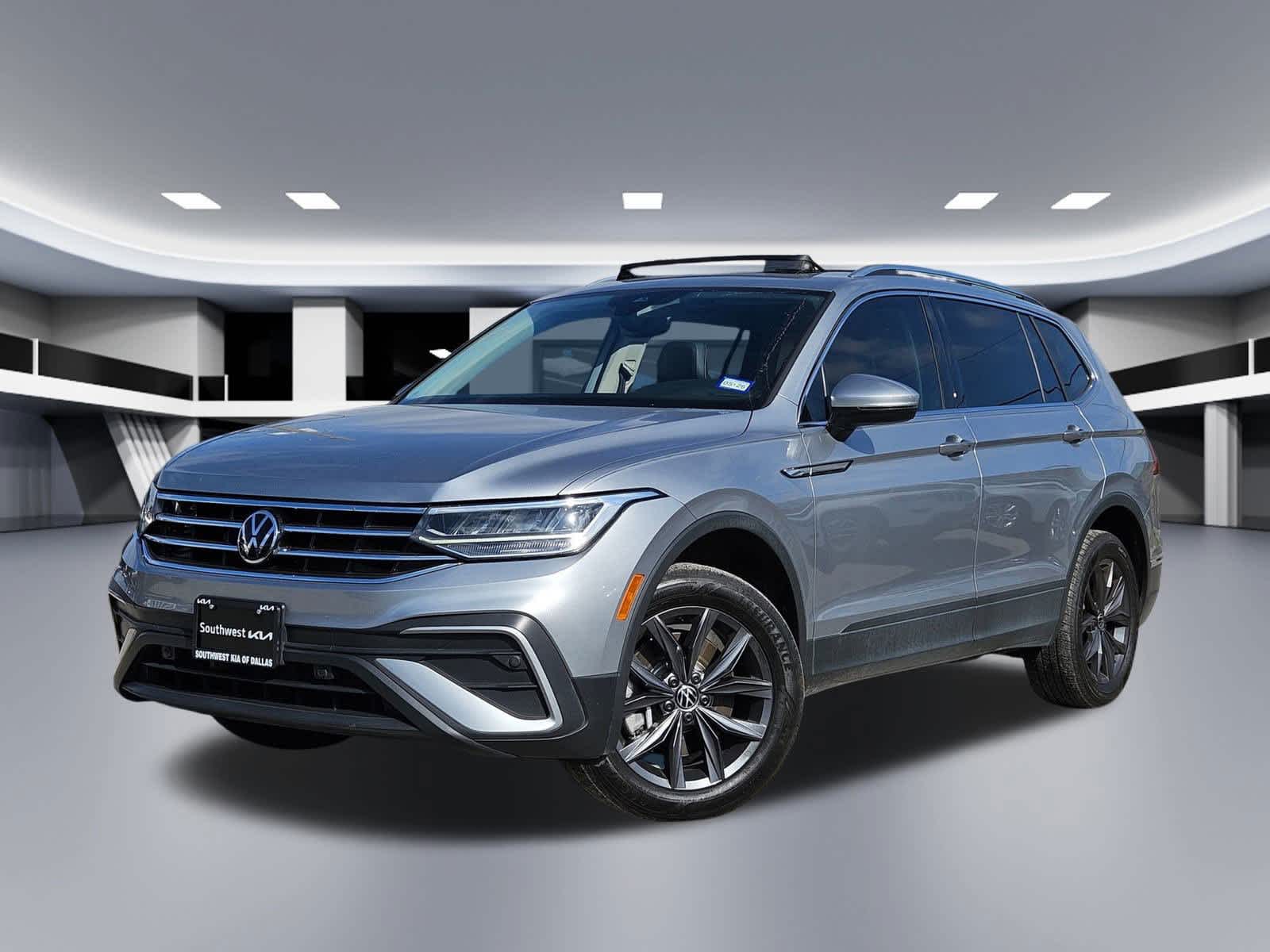 2023 Volkswagen Tiguan SE's photo