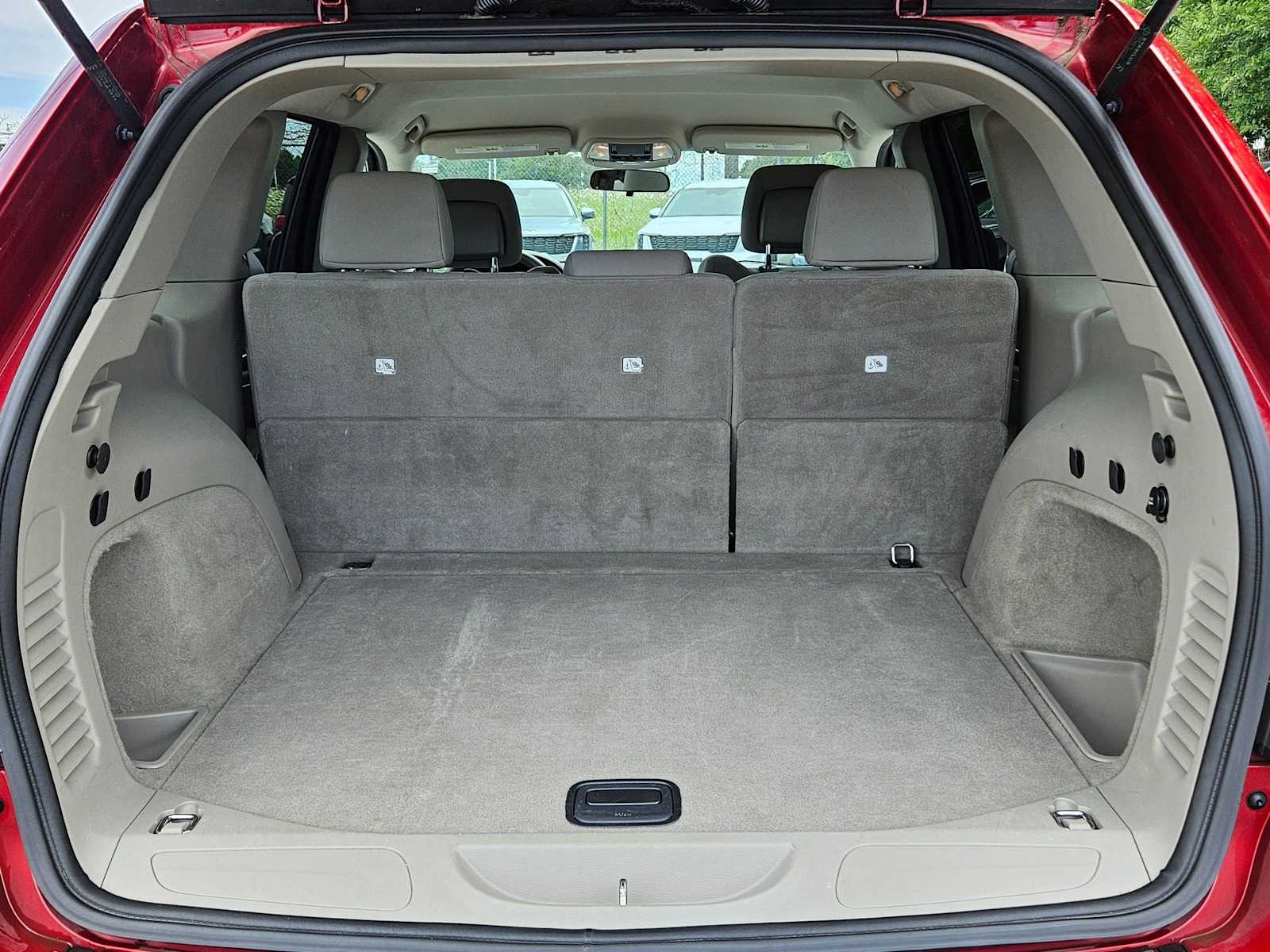 Thumbnail: 2011 Jeep Grand Cherokee - 28