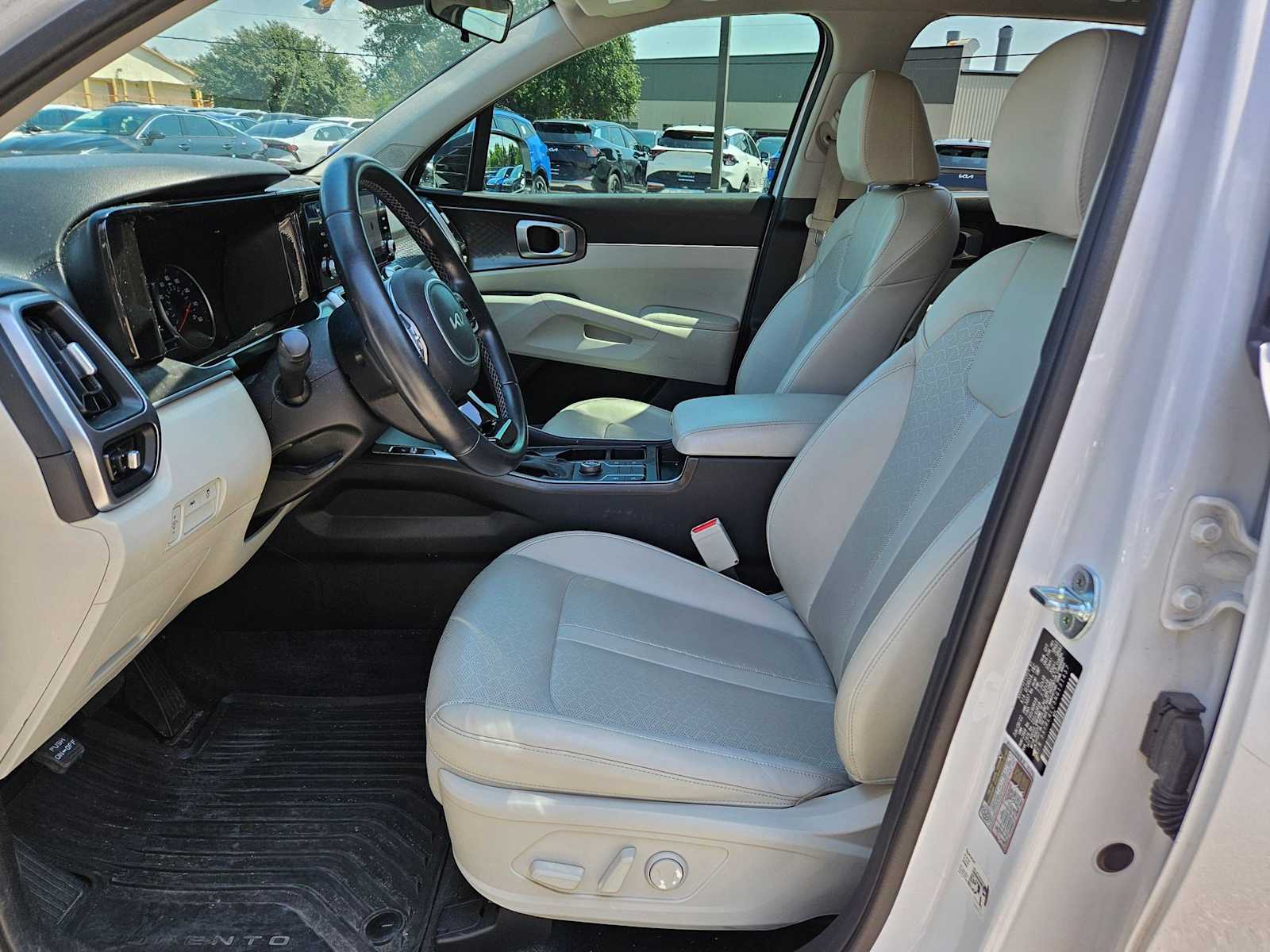 Thumbnail: 2022 Kia Sorento - 12