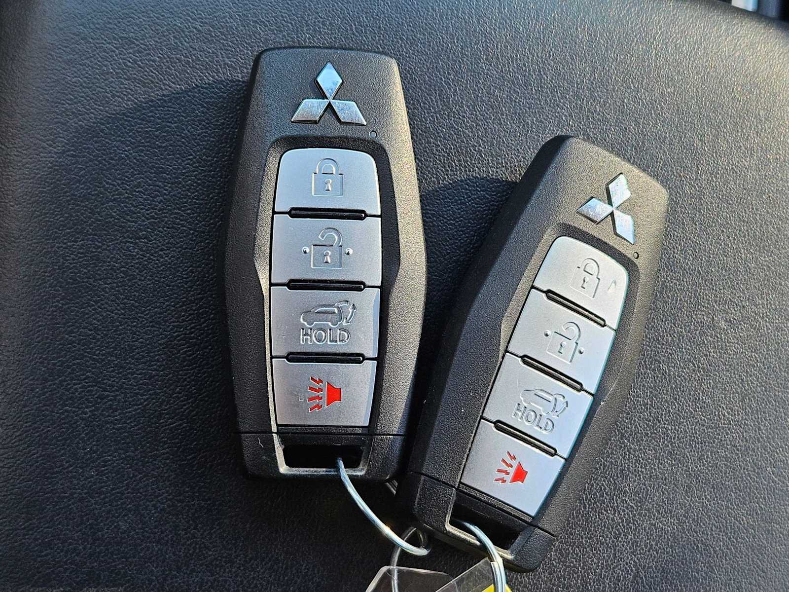 Thumbnail: 2022 Mitsubishi Outlander - 36