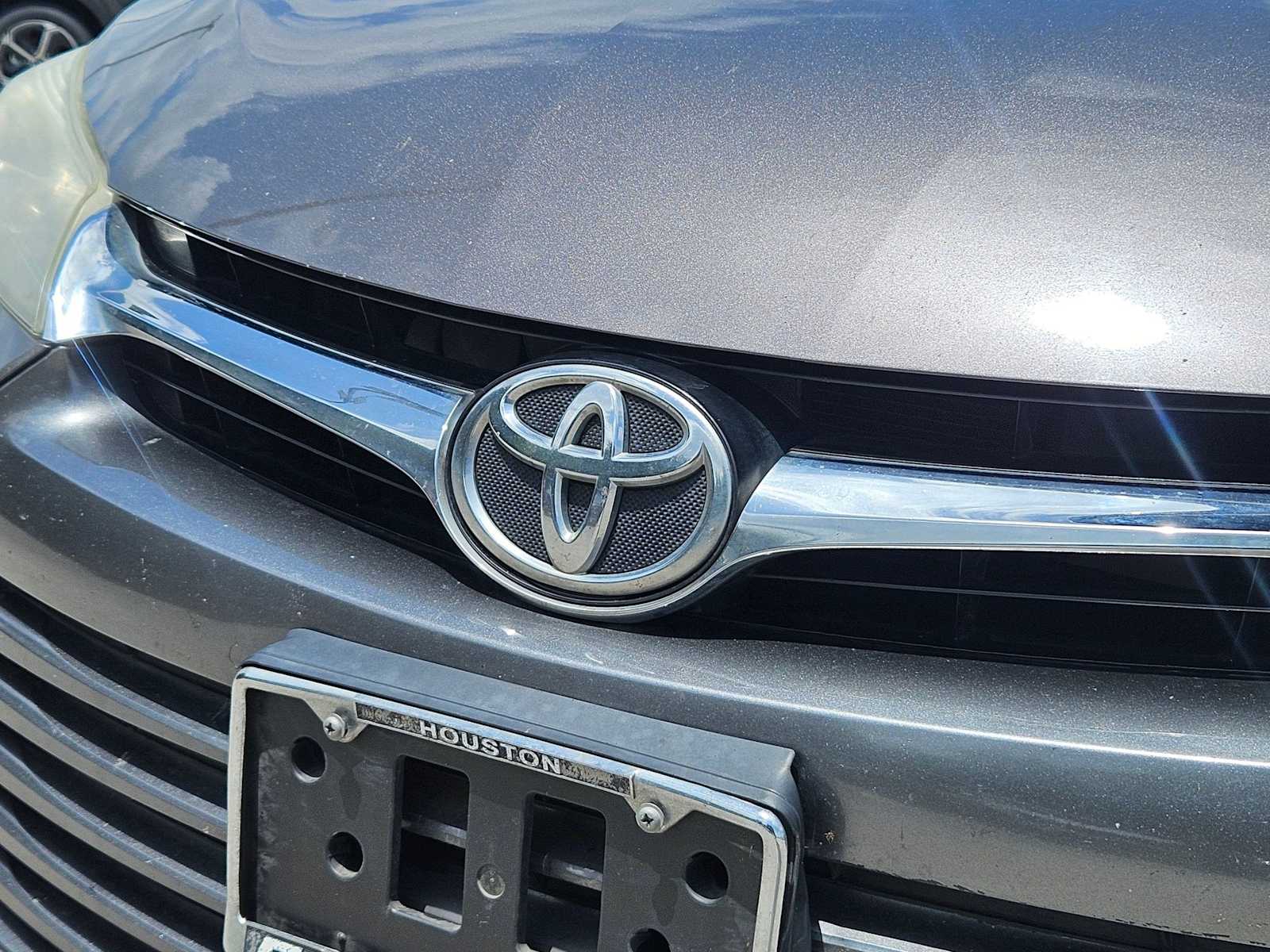 2016 Toyota Camry LE 10