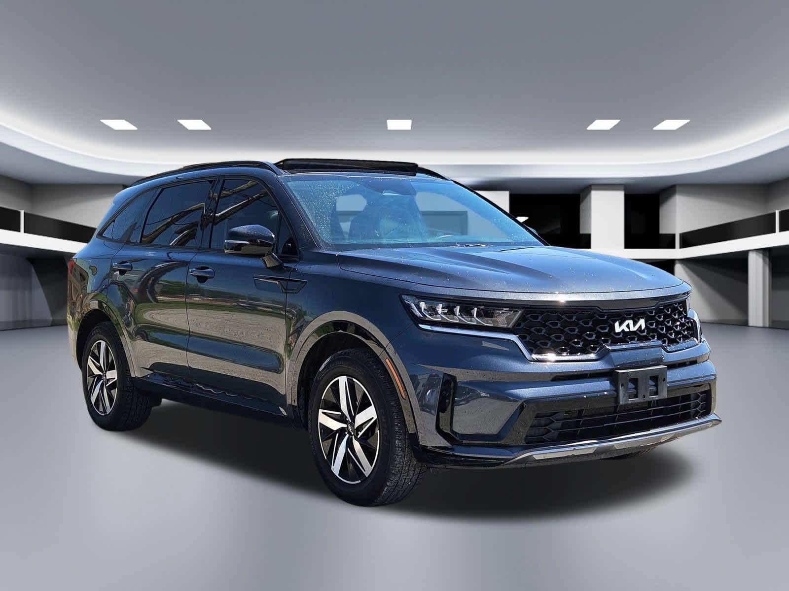 Thumbnail: 2023 Kia Sorento - 8