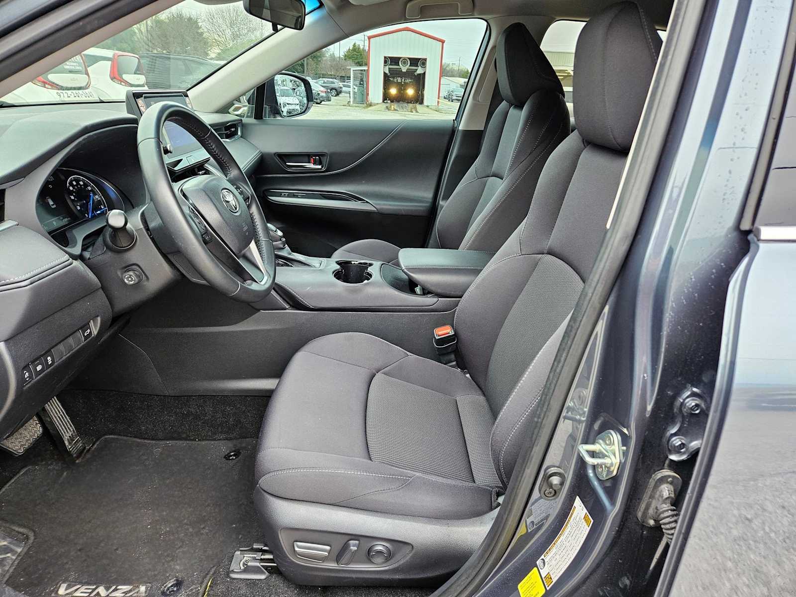 Thumbnail: 2023 Toyota Venza - 16