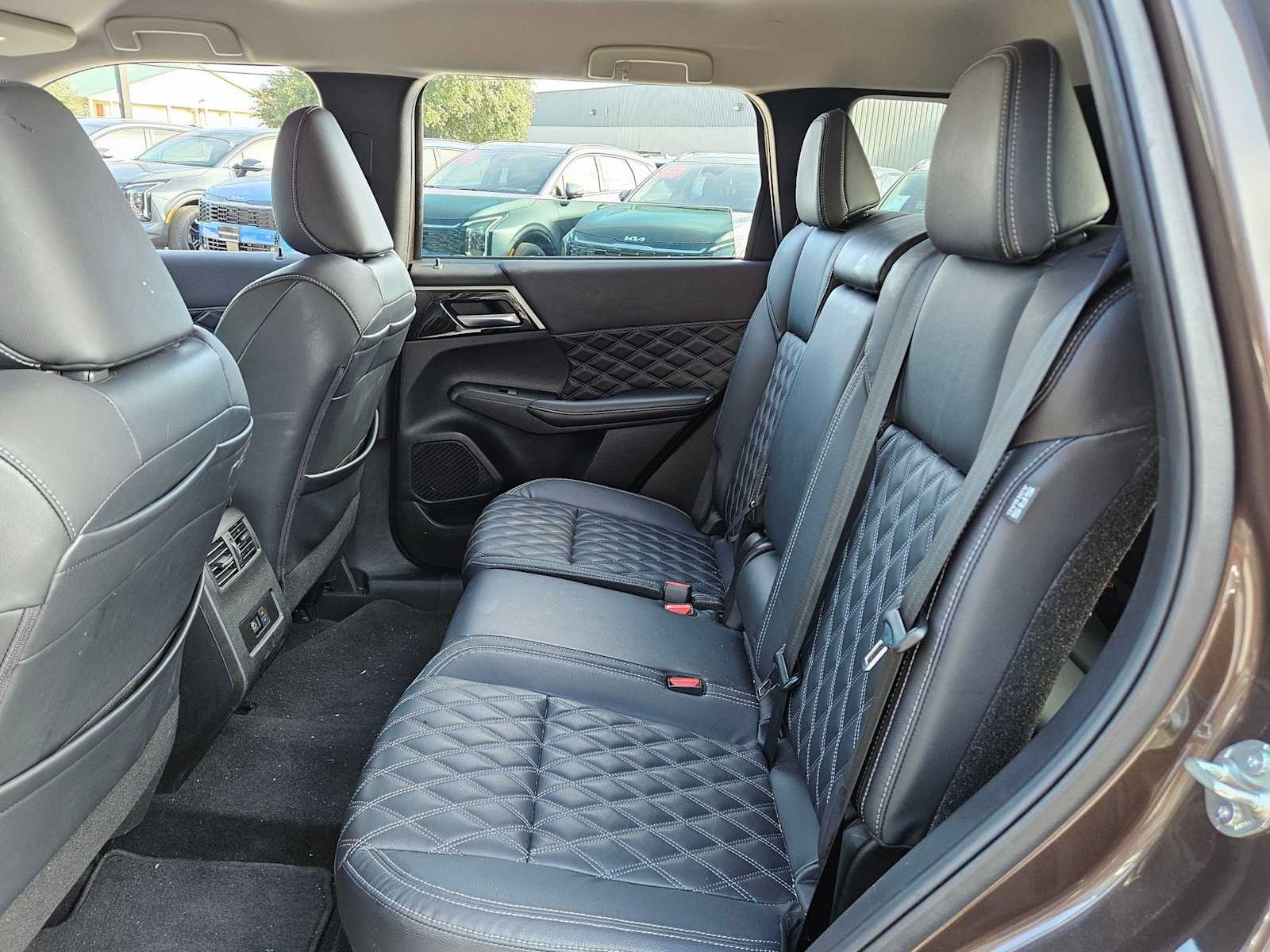 Thumbnail: 2022 Mitsubishi Outlander - 21