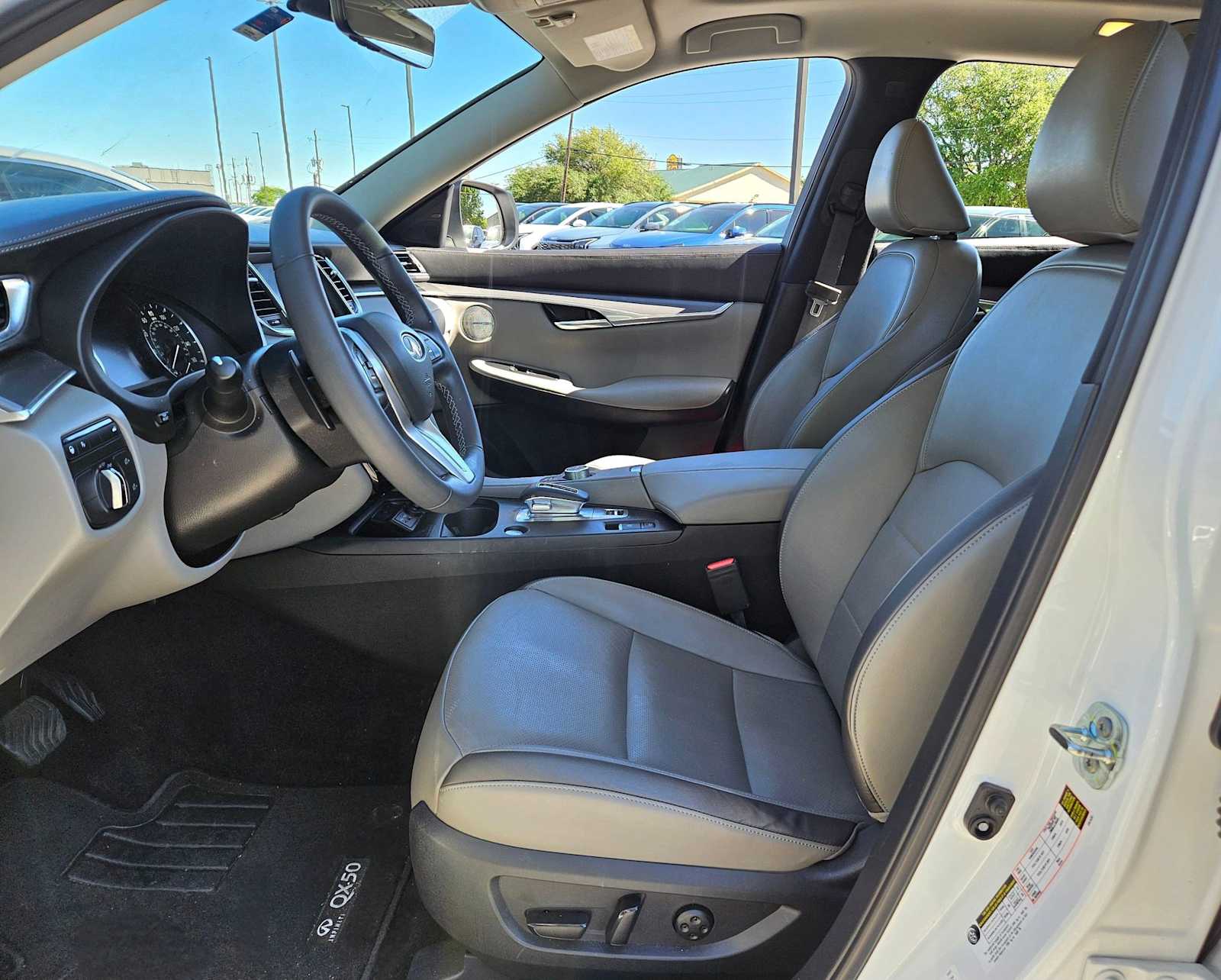 Thumbnail: 2023 INFINITI QX50 - 15