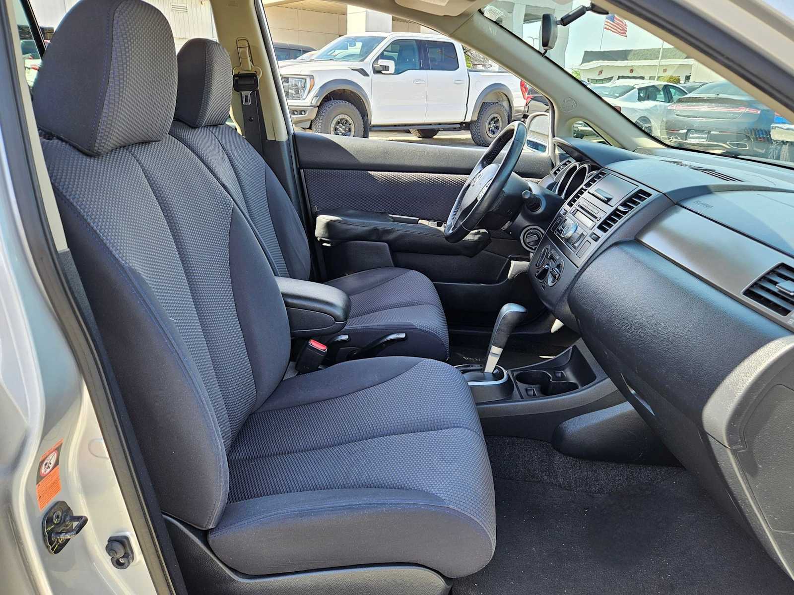 Thumbnail: 2009 Nissan Versa - 19