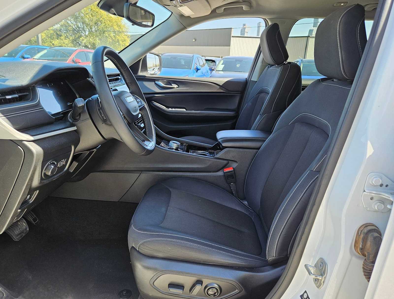 Thumbnail: 2023 Jeep Grand Cherokee L - 16