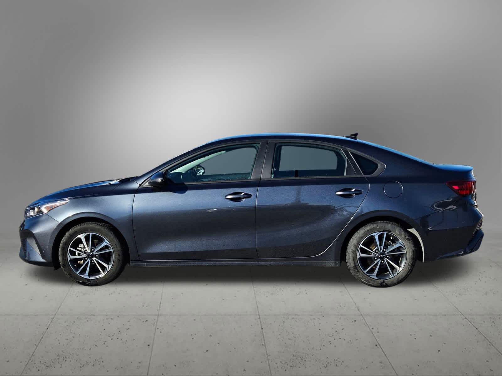 2023 Kia Forte LXS photo 3