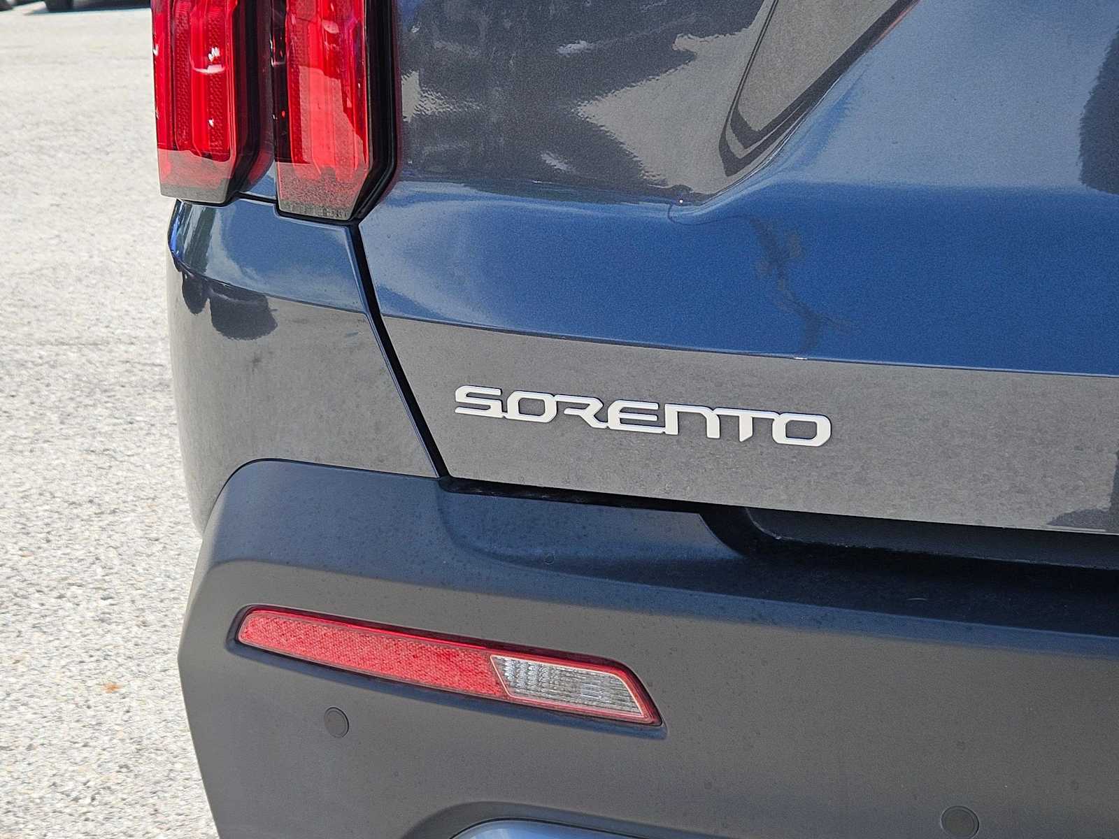Thumbnail: 2023 Kia Sorento - 11