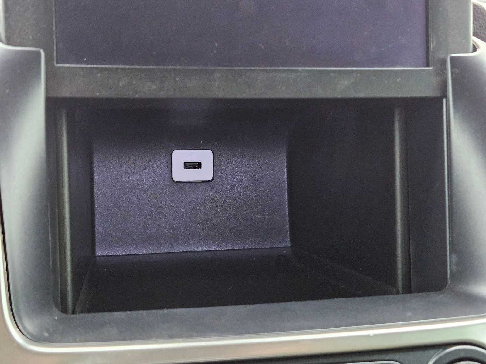 Thumbnail: 2020 Chevrolet Tahoe - 31