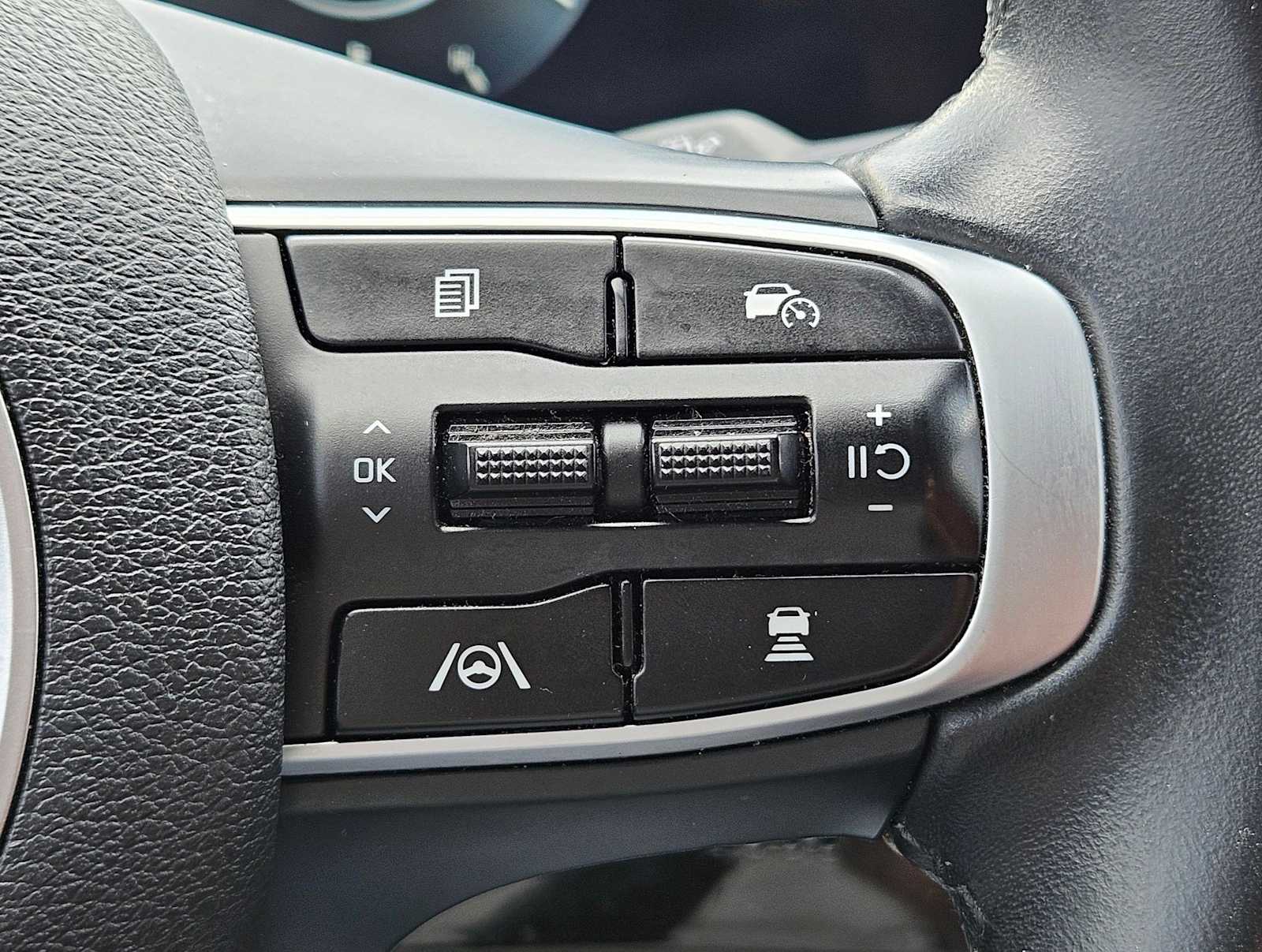 Thumbnail: 2023 Kia Sportage - 16