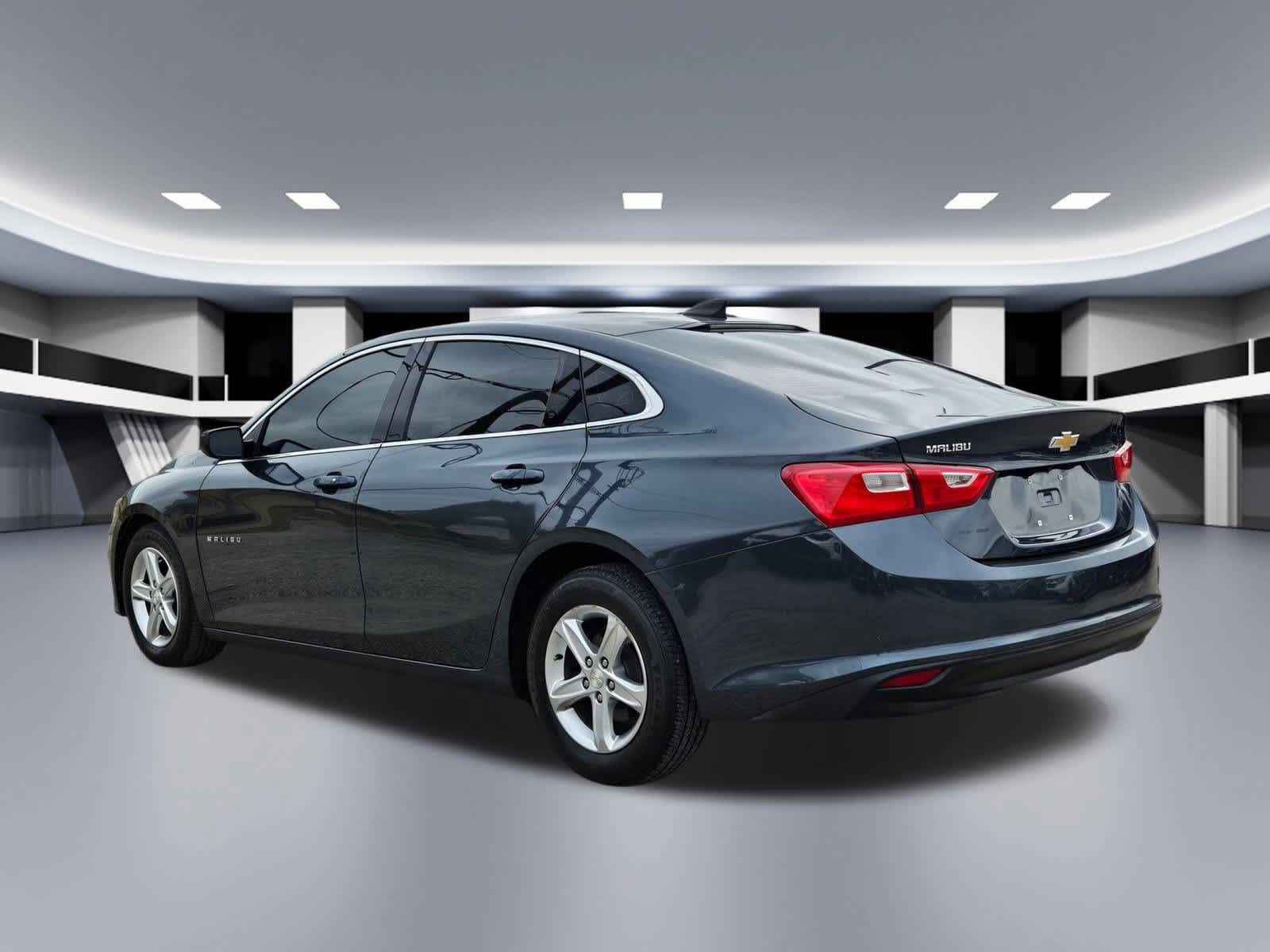 Thumbnail: 2020 Chevrolet Malibu - 4