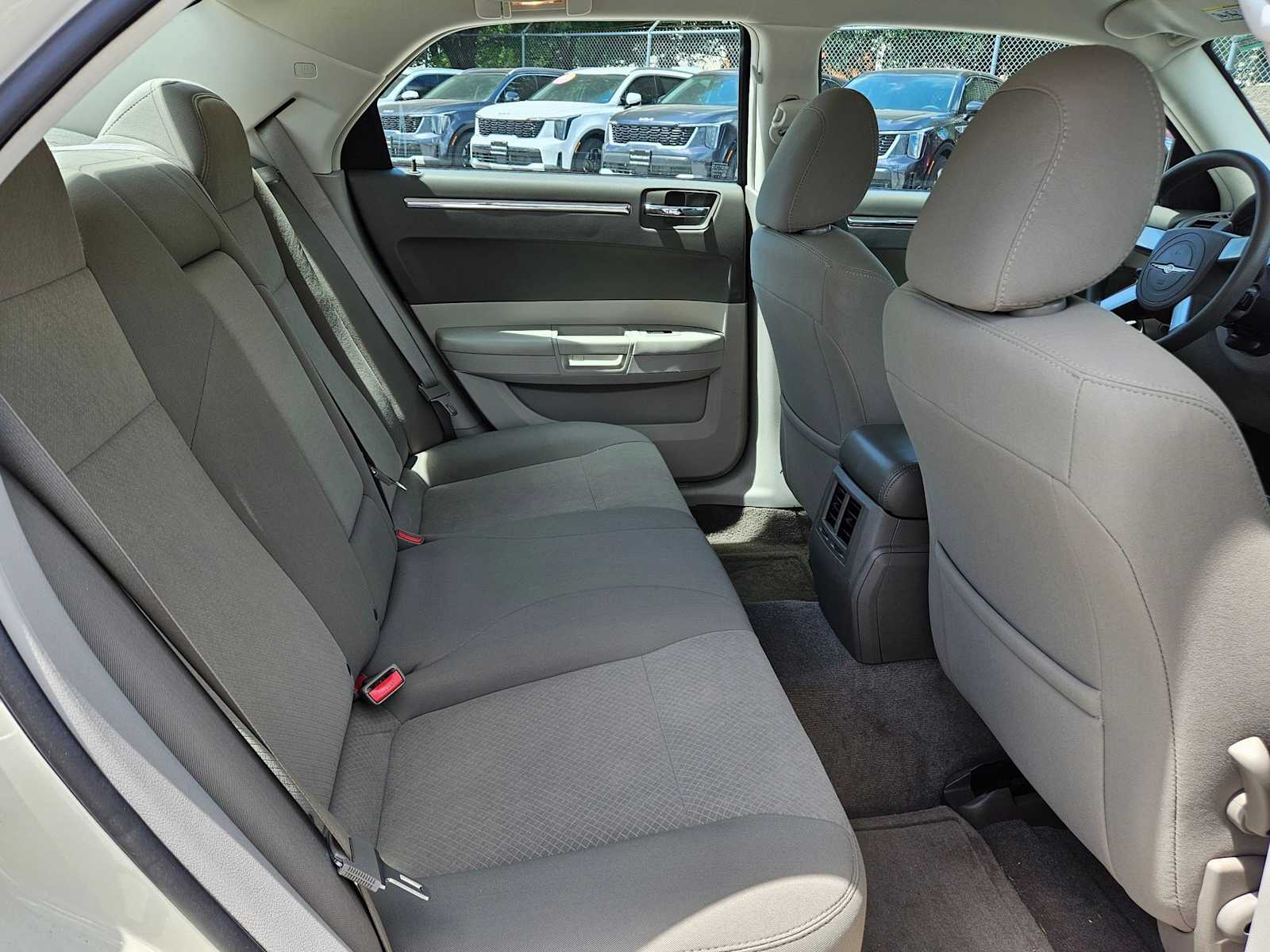 Thumbnail: 2010 Chrysler 300 - 20
