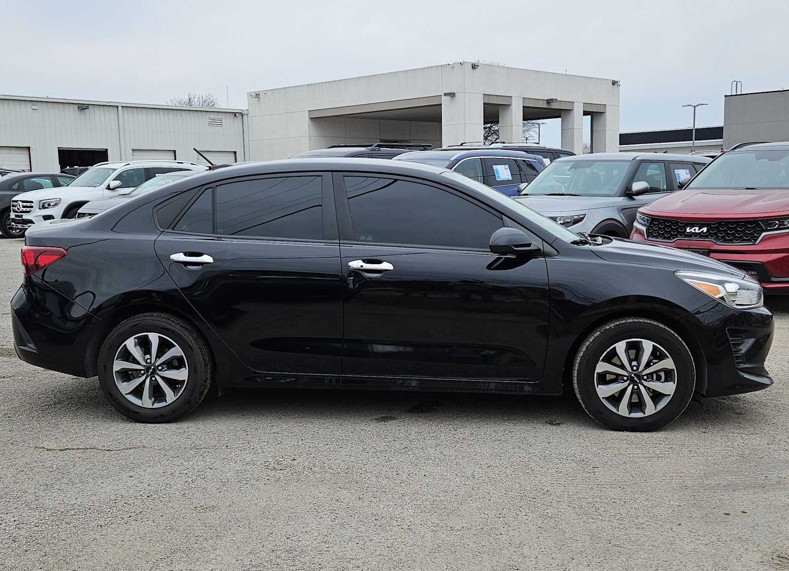 Thumbnail: 2022 Kia Rio - 7