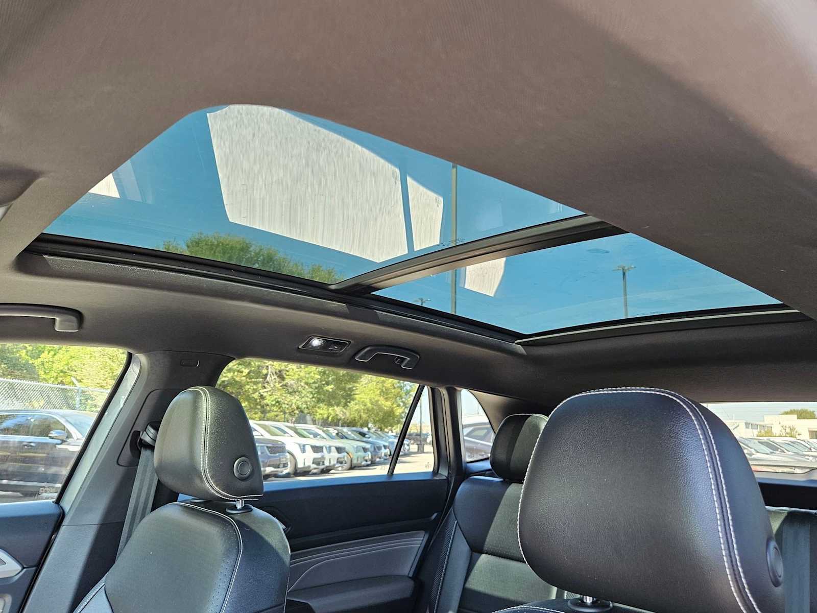 Thumbnail: 2022 Volkswagen Atlas - 18