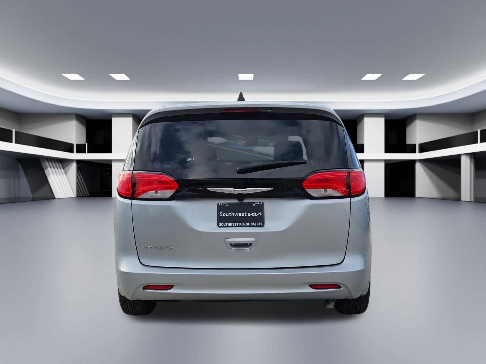 Thumbnail: 2023 Chrysler Voyager - 5