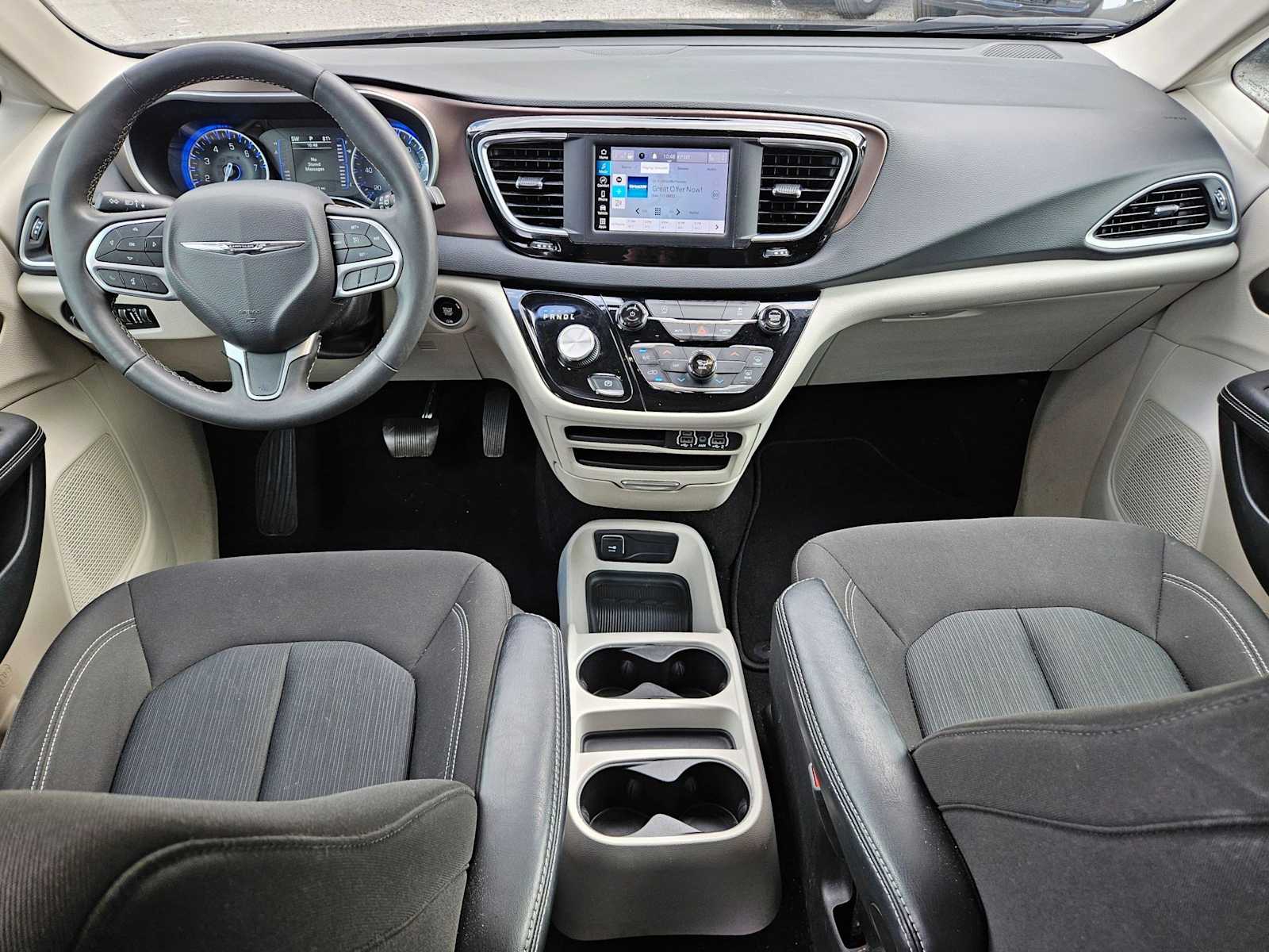 Thumbnail: 2023 Chrysler Voyager - 10