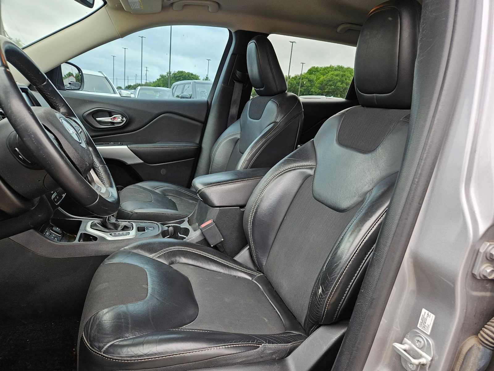 Thumbnail: 2018 Jeep Cherokee - 11