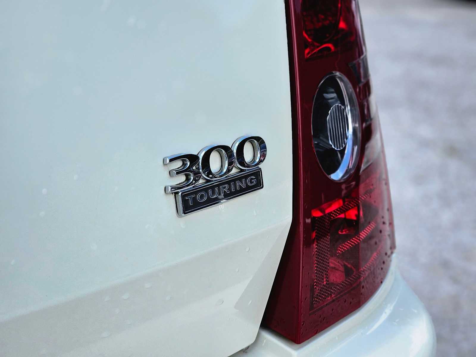 Thumbnail: 2010 Chrysler 300 - 12