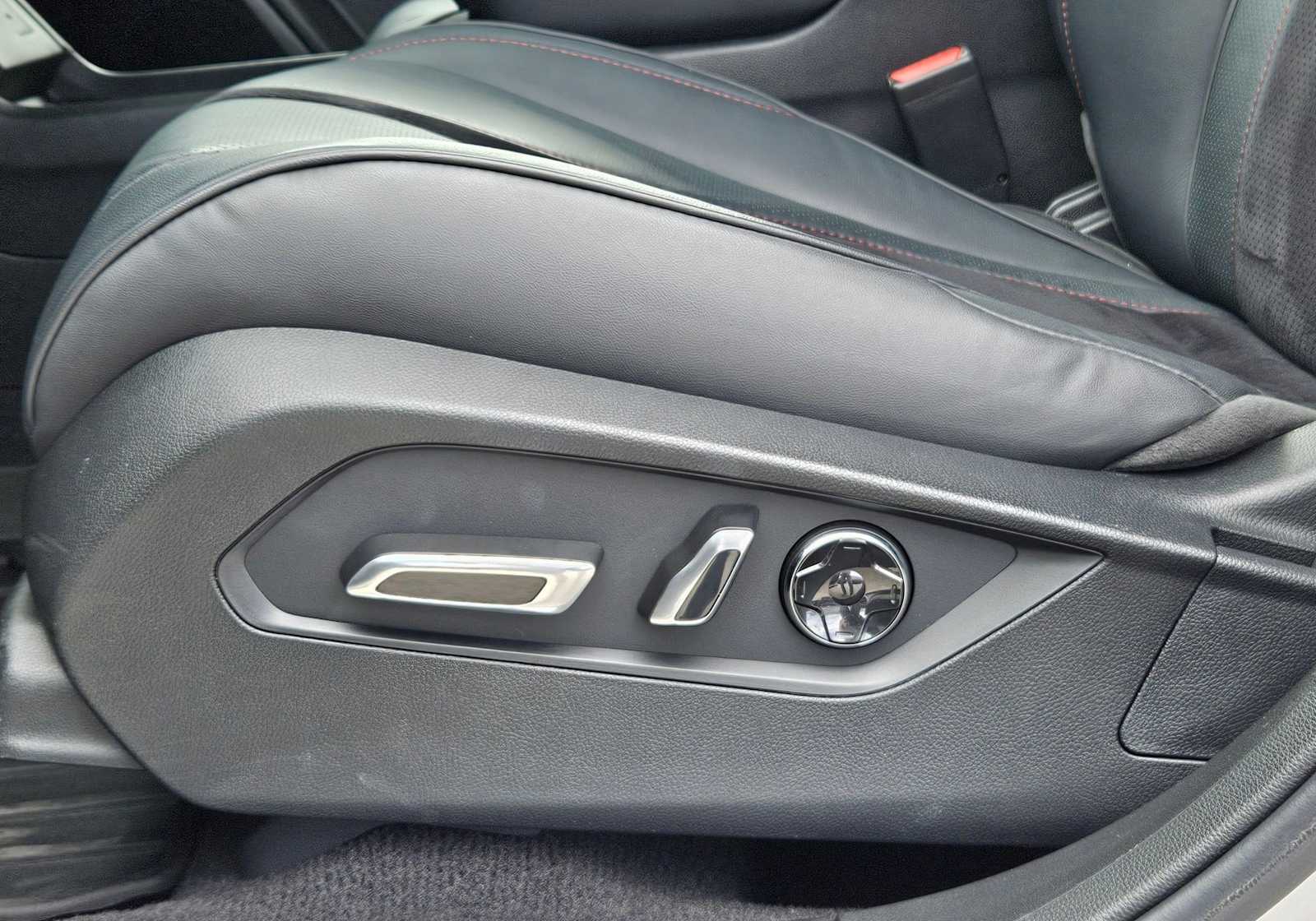 Thumbnail: 2023 Acura RDX - 18