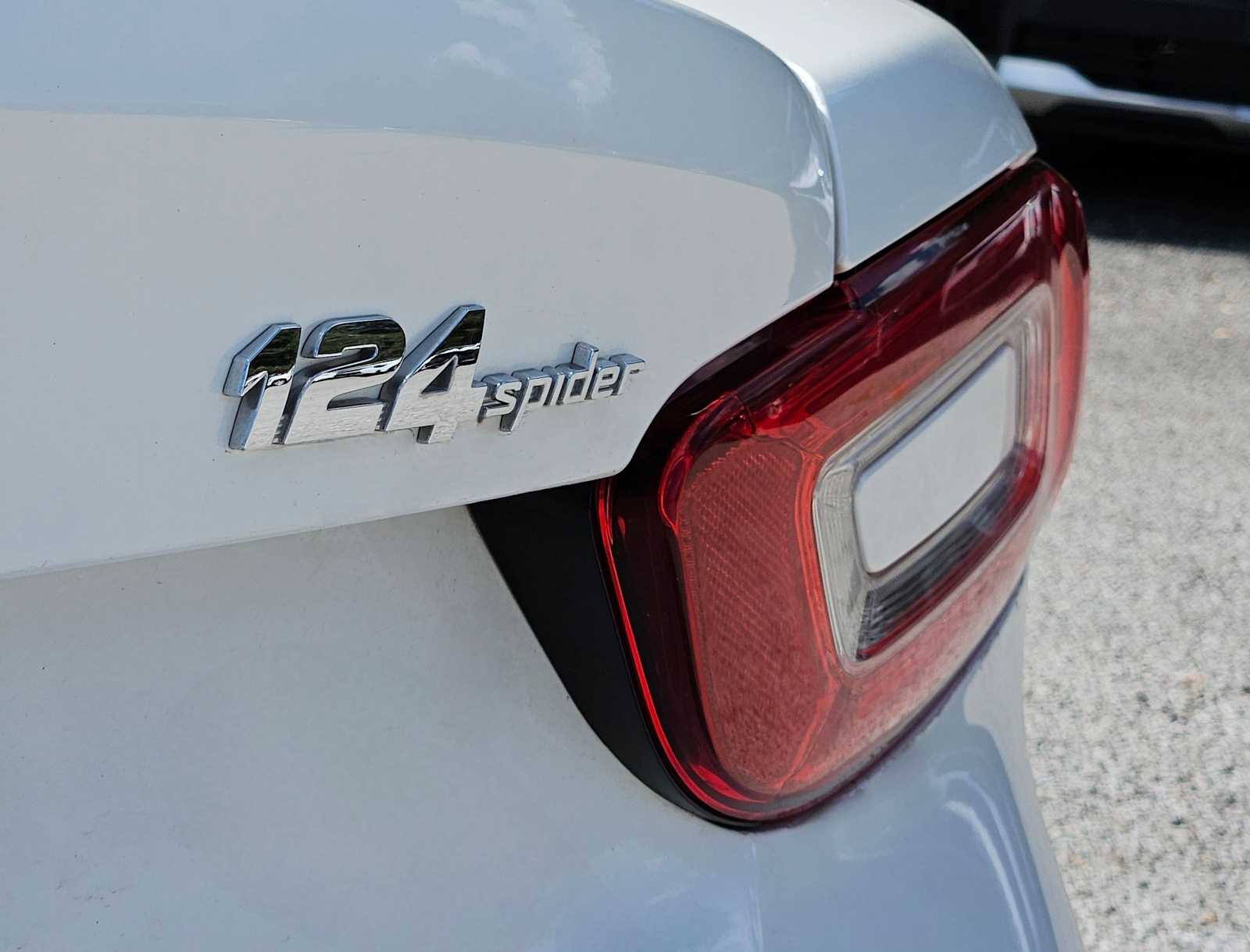 Thumbnail: 2019 Fiat 124 Spider - 13