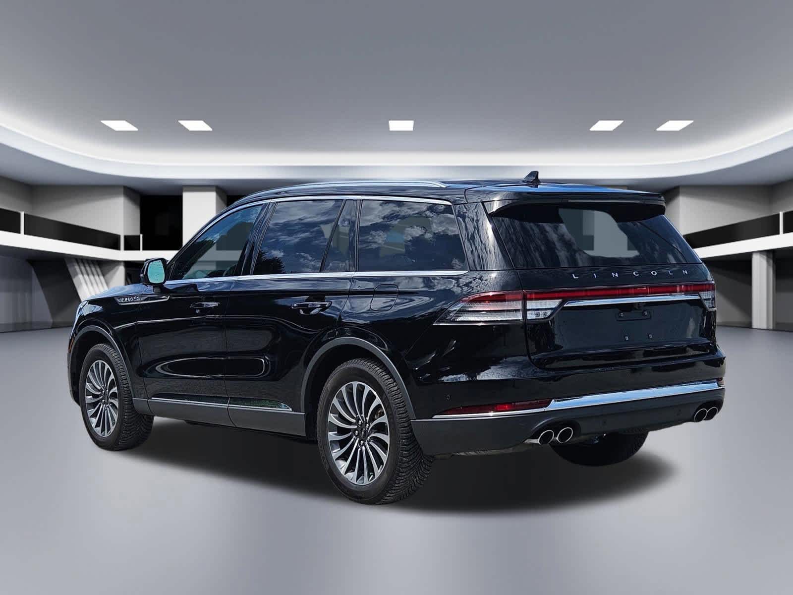 Thumbnail: 2021 Lincoln Aviator - 3