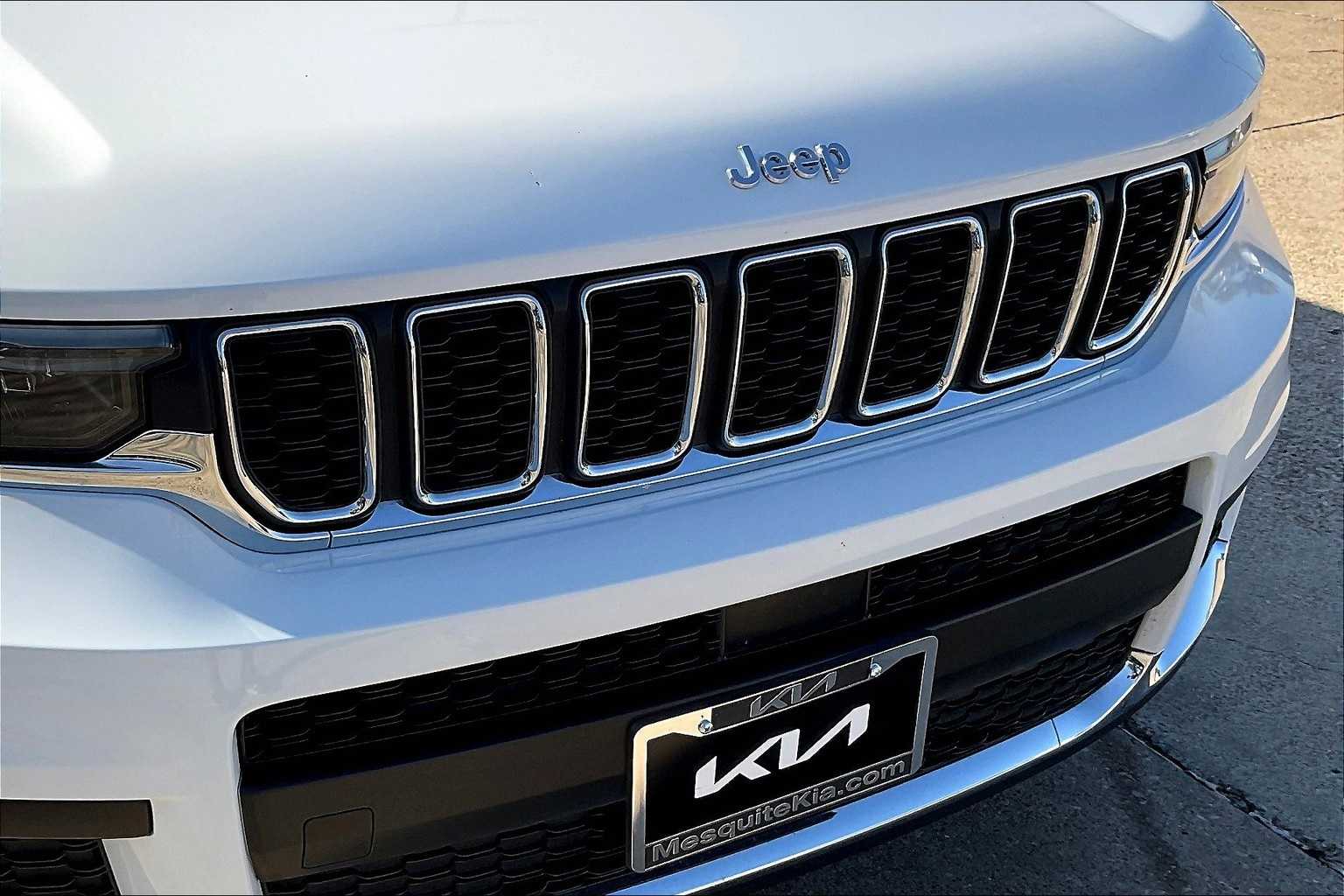 Thumbnail: 2023 Jeep Grand Cherokee - 32