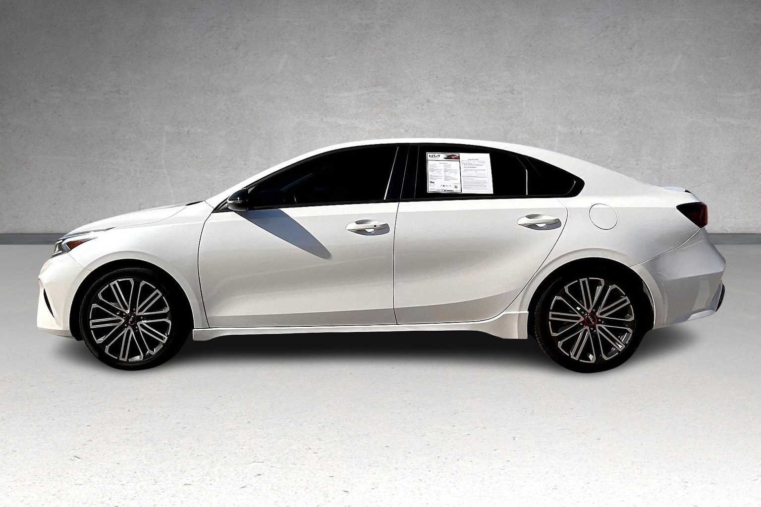 2023 Kia Forte GT photo 3