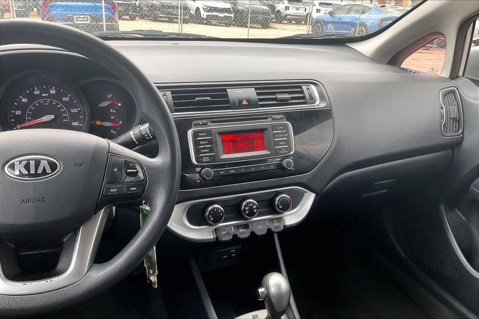 Thumbnail: 2017 Kia Rio - 15