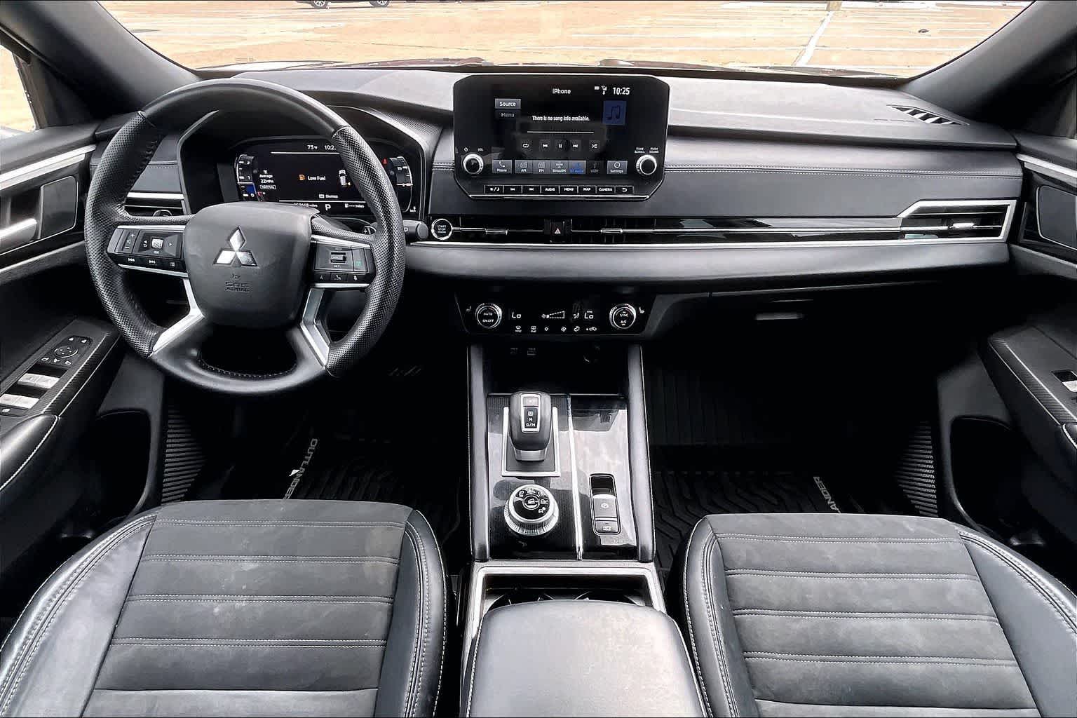 Thumbnail: 2023 Mitsubishi Outlander - 10
