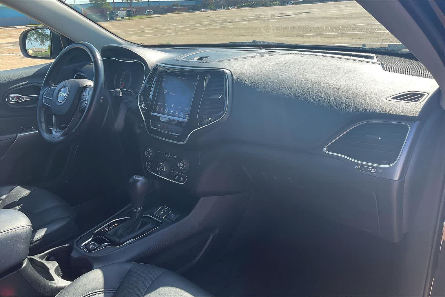 Thumbnail: 2019 Jeep Cherokee - 21
