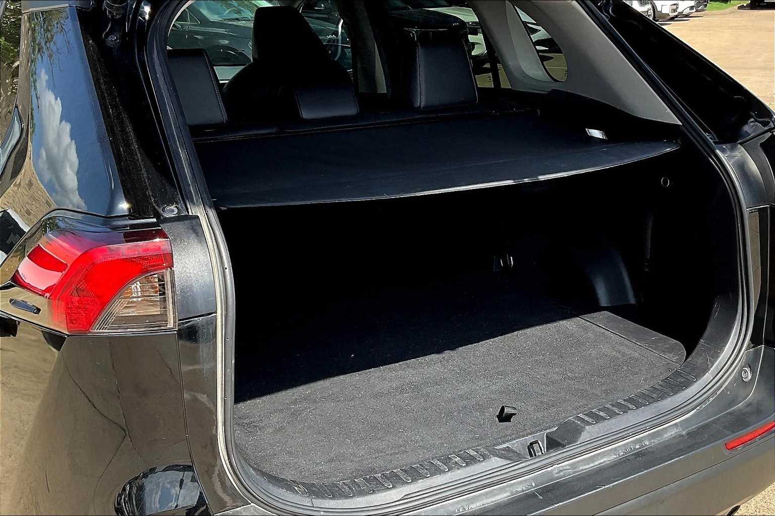Thumbnail: 2021 Toyota RAV4 - 18