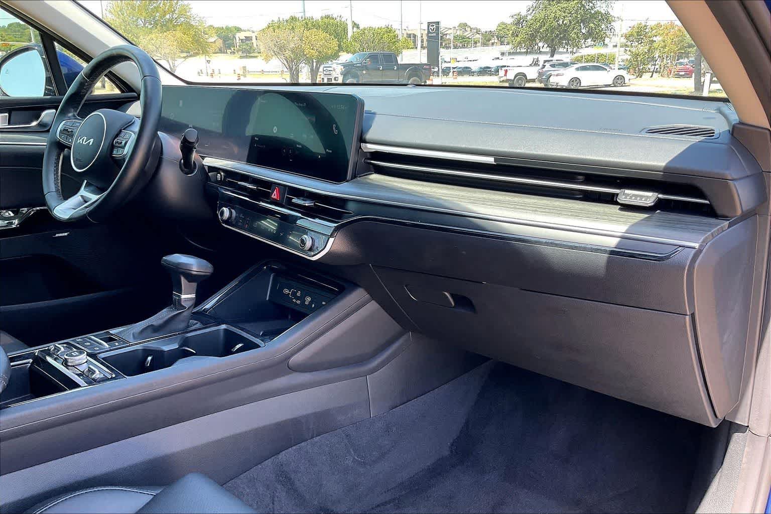 2025 Kia K5 EX - Photo 22