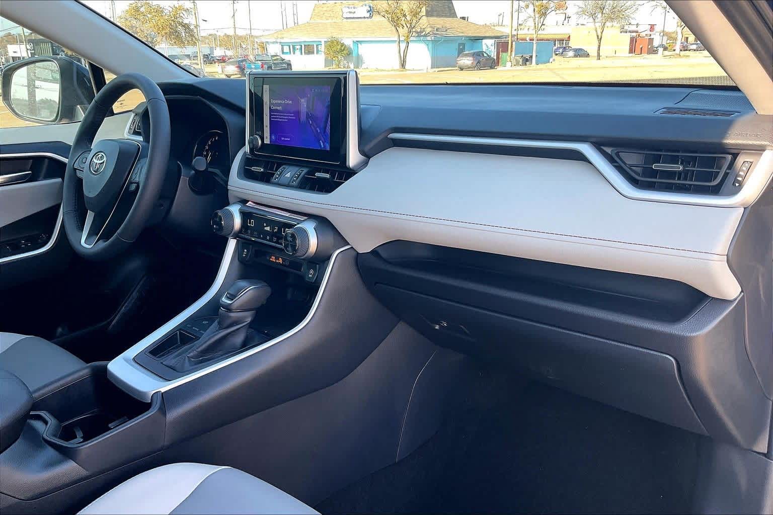 Thumbnail: 2025 Toyota RAV4 - 23