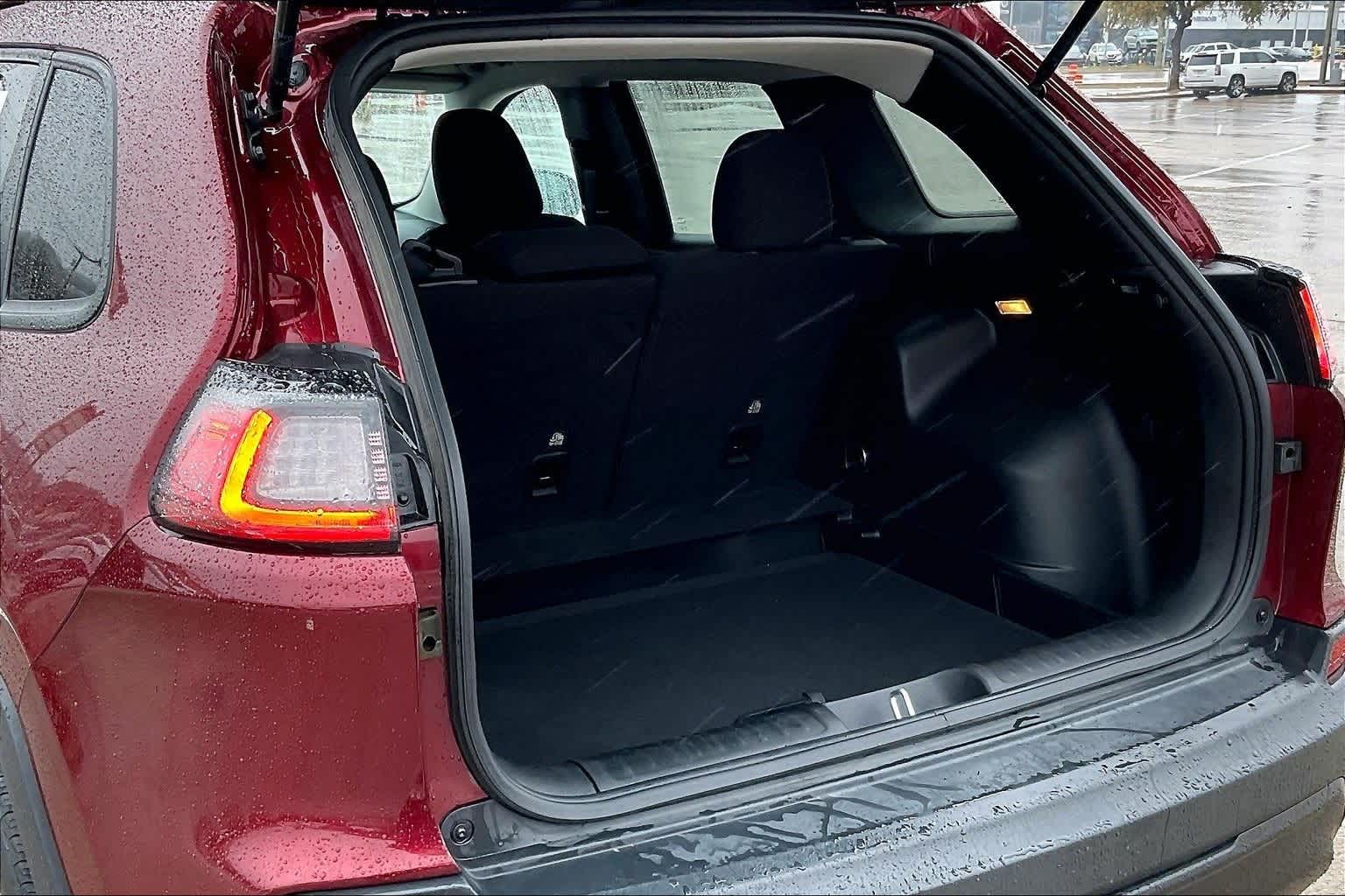 Thumbnail: 2021 Jeep Cherokee - 18