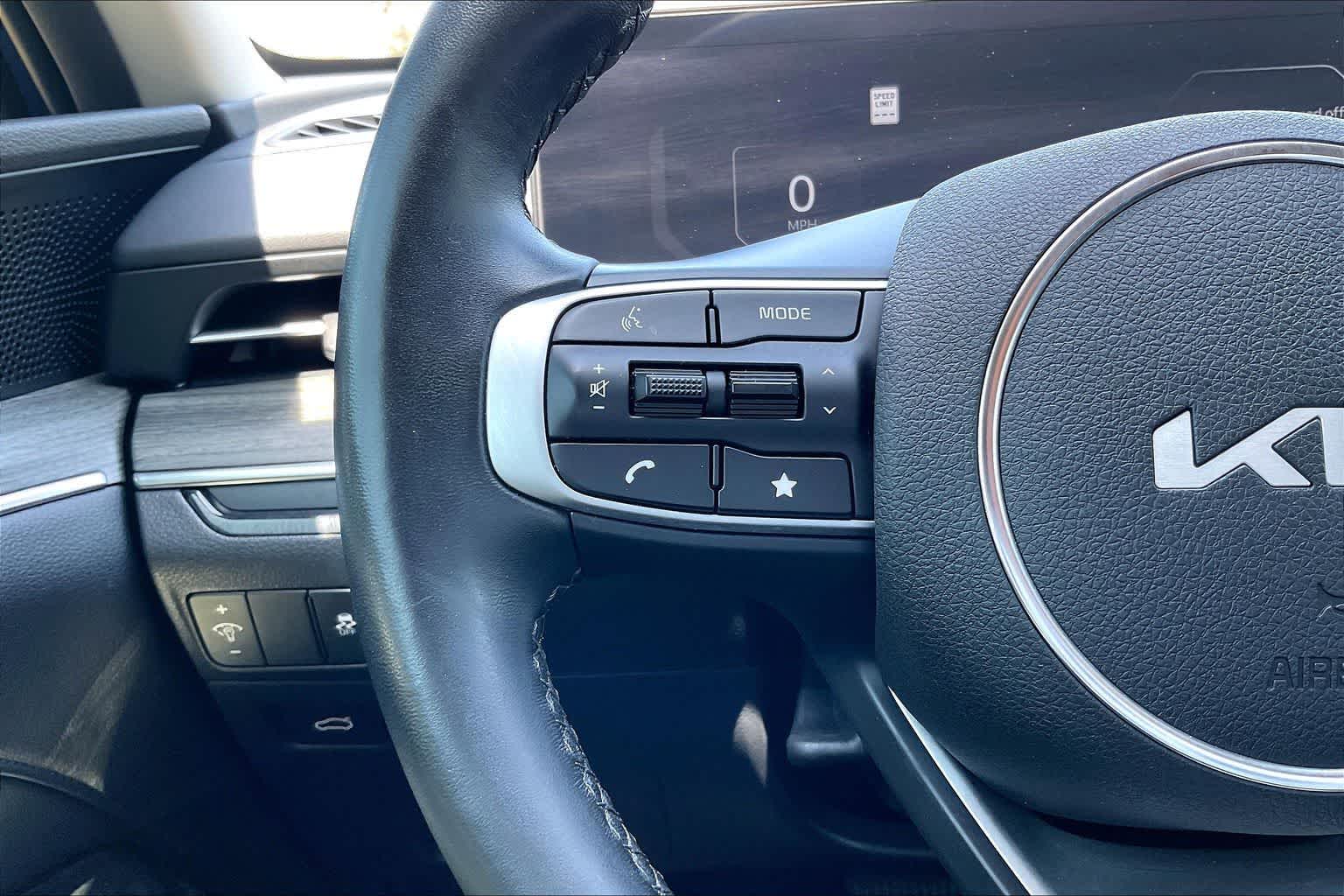 2025 Kia K5 EX - Photo 23