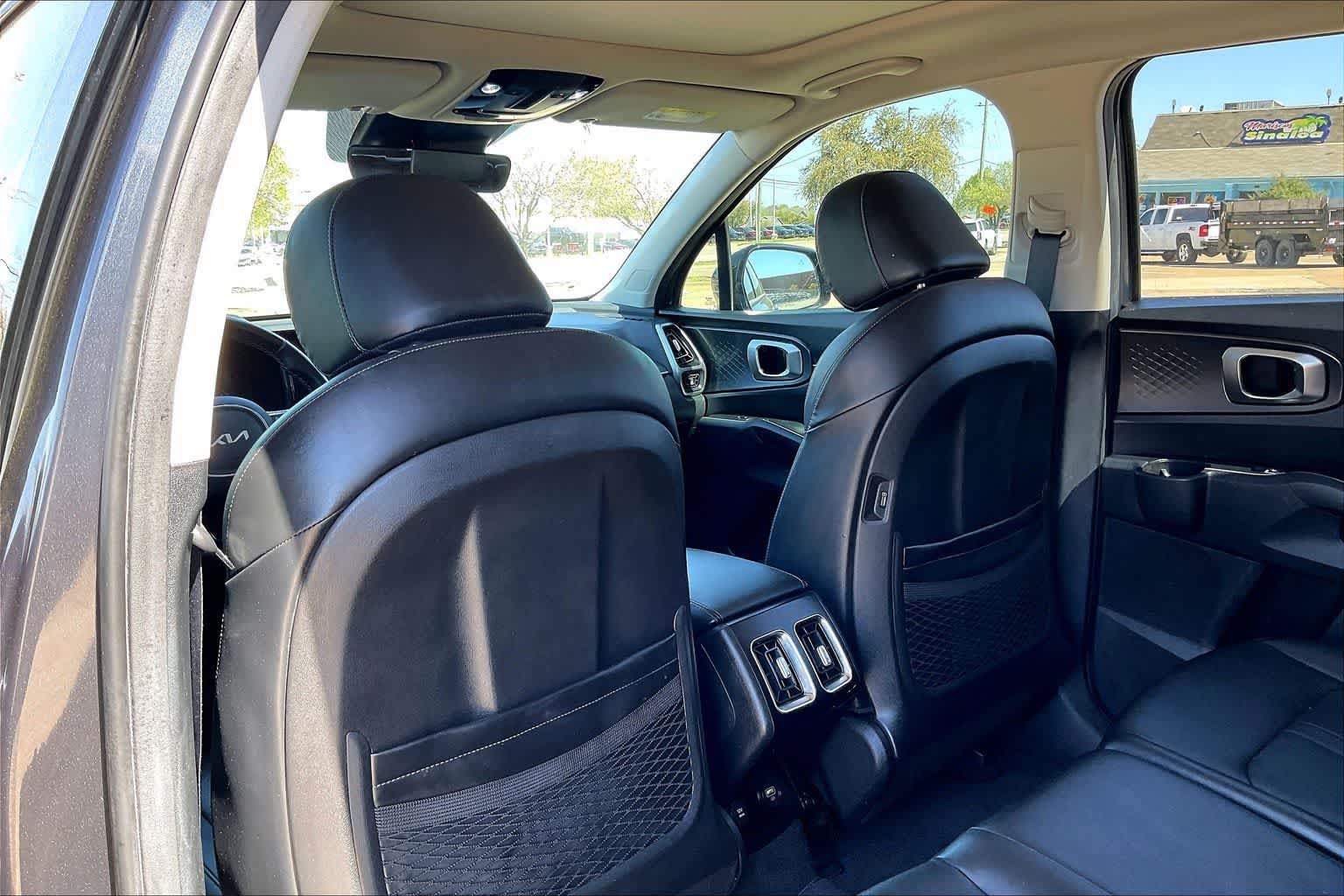 Thumbnail: 2023 Kia Sorento - 11