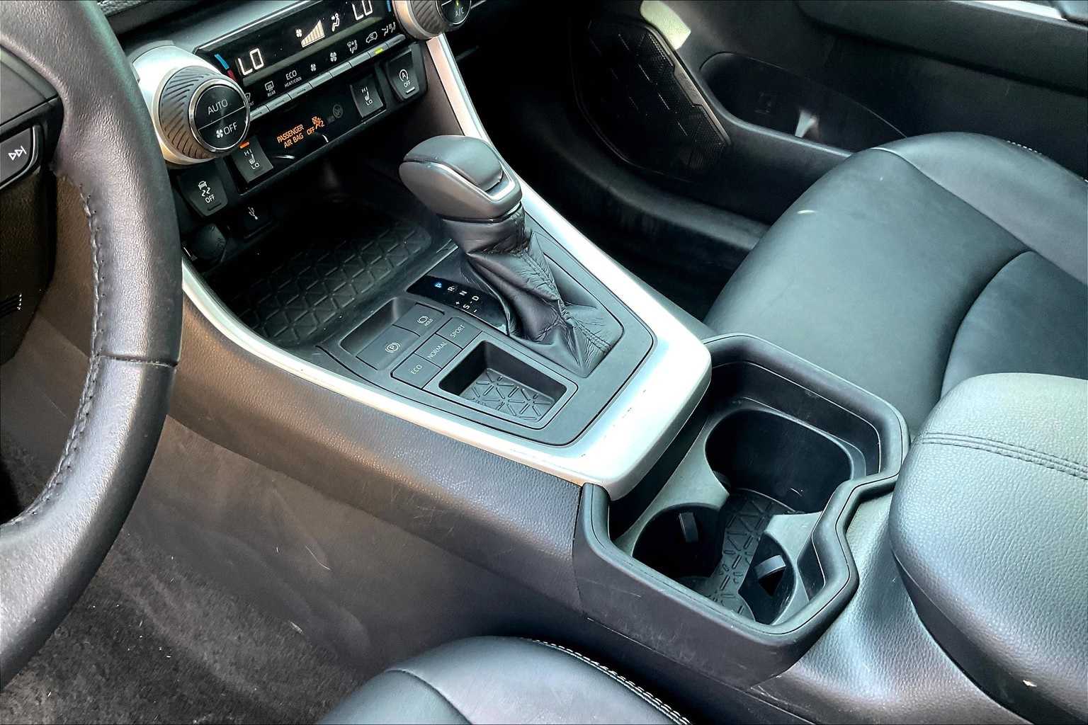 Thumbnail: 2021 Toyota RAV4 - 16