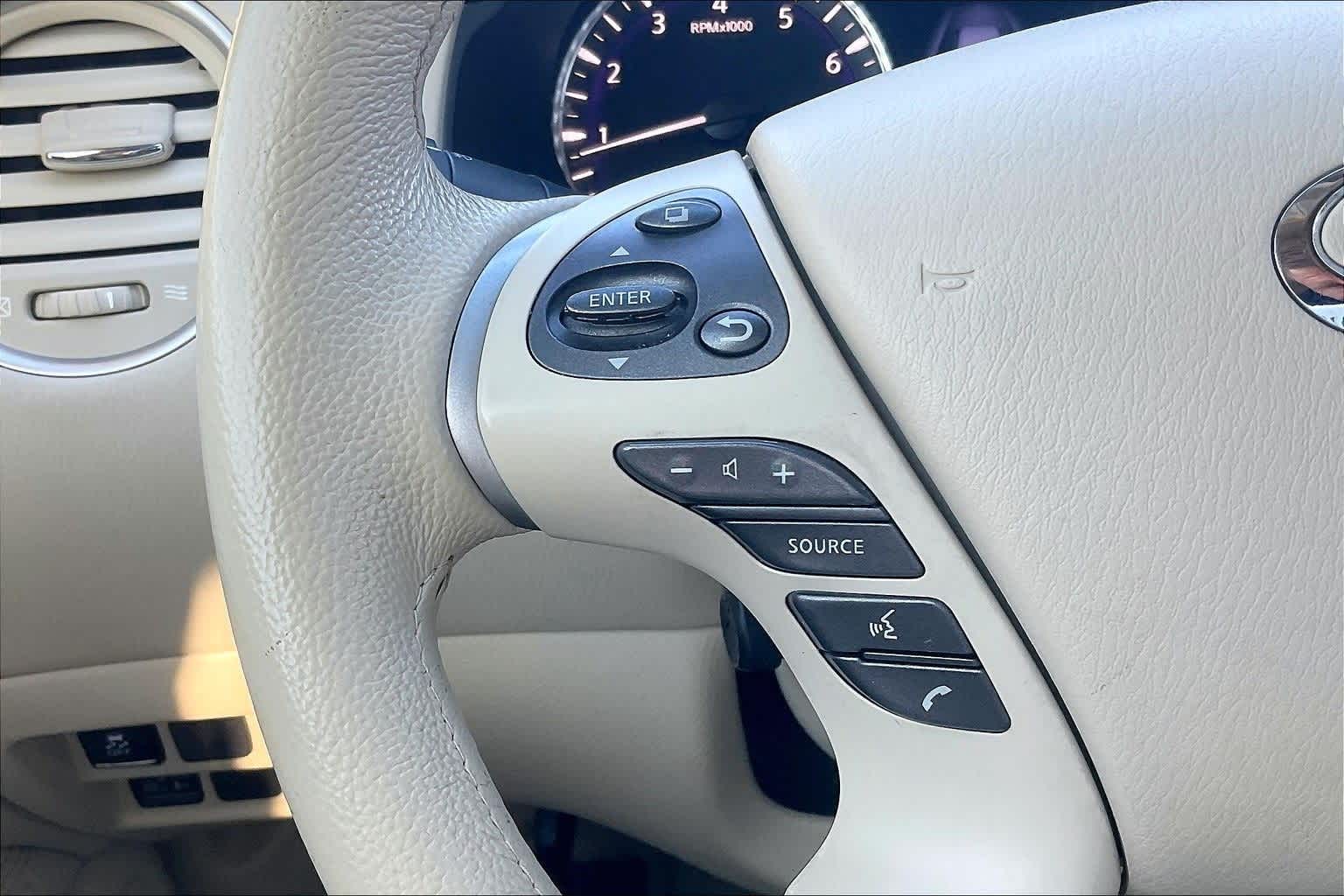 Thumbnail: 2013 INFINITI JX35 - 24