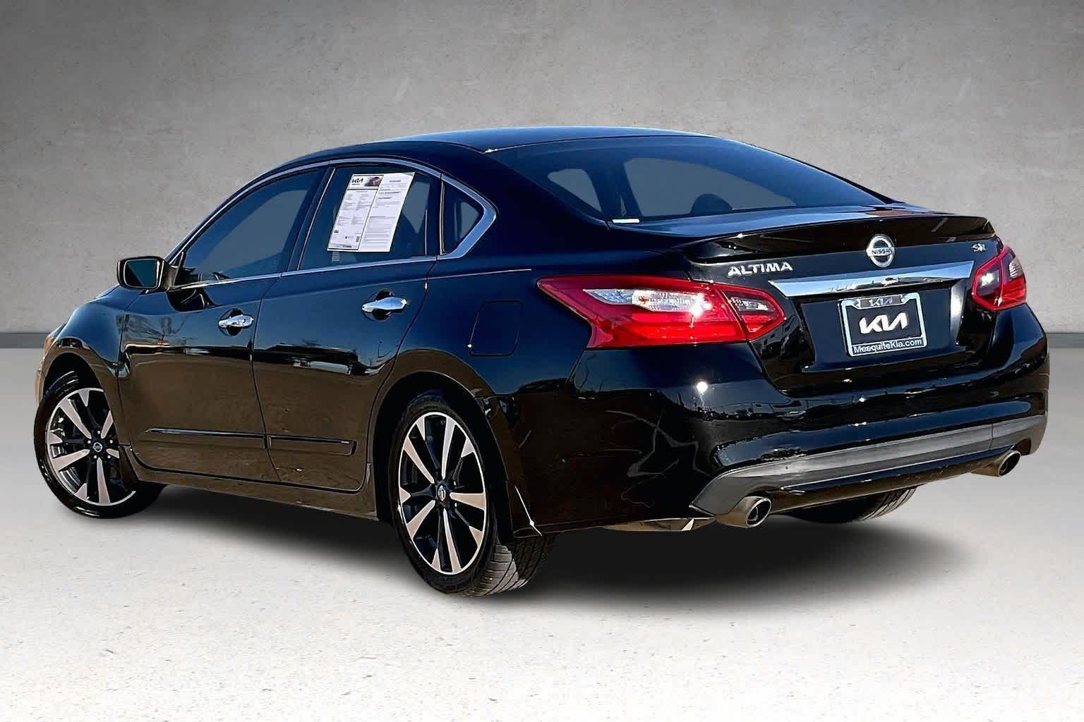 Thumbnail: 2017 Nissan Altima - 4