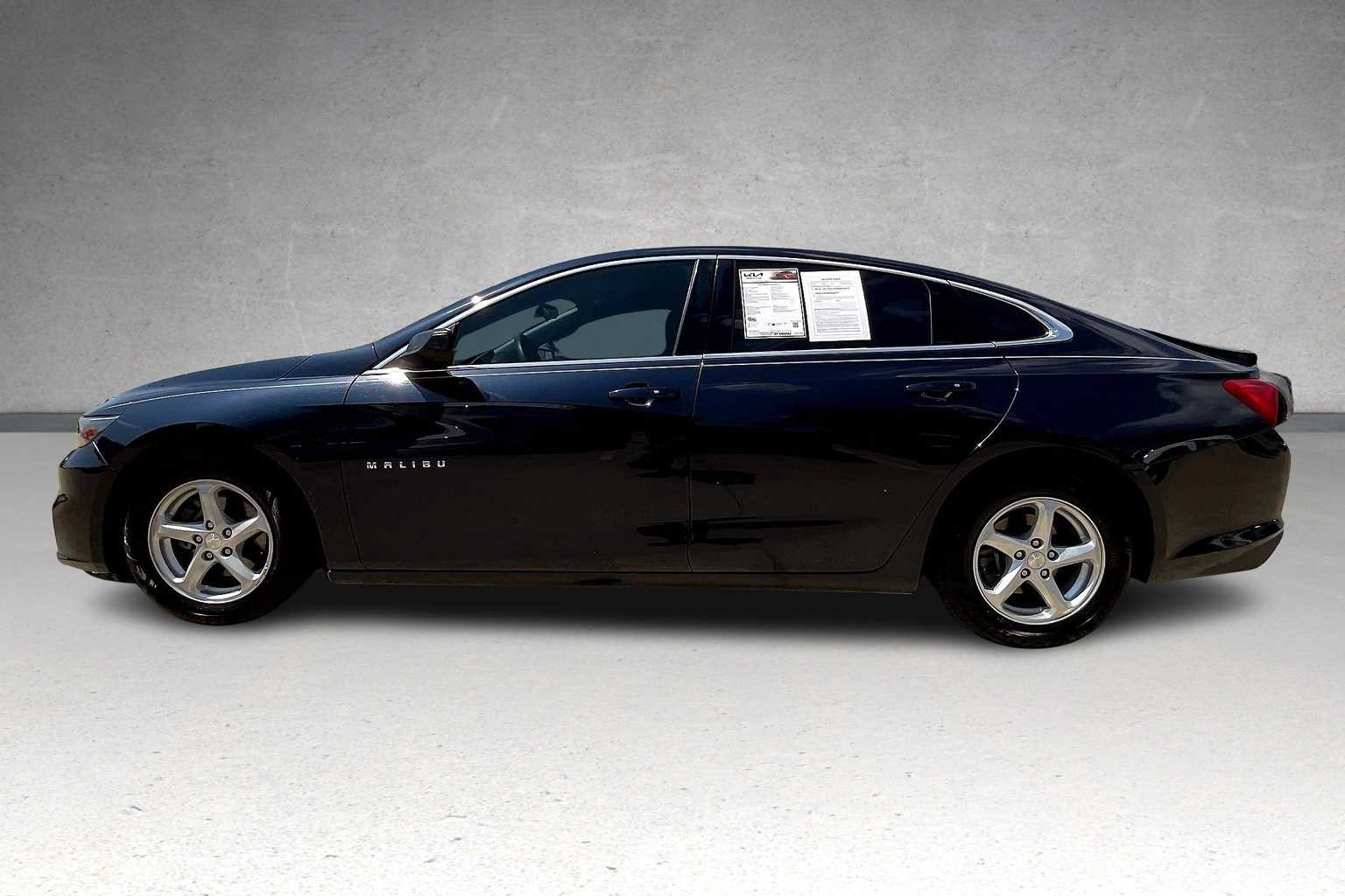 Thumbnail: 2016 Chevrolet Malibu - 3