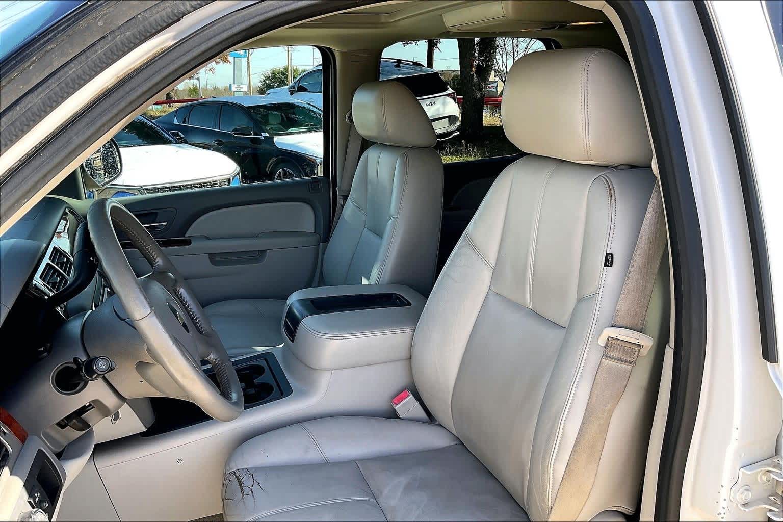 Thumbnail: 2013 Chevrolet Suburban - 11