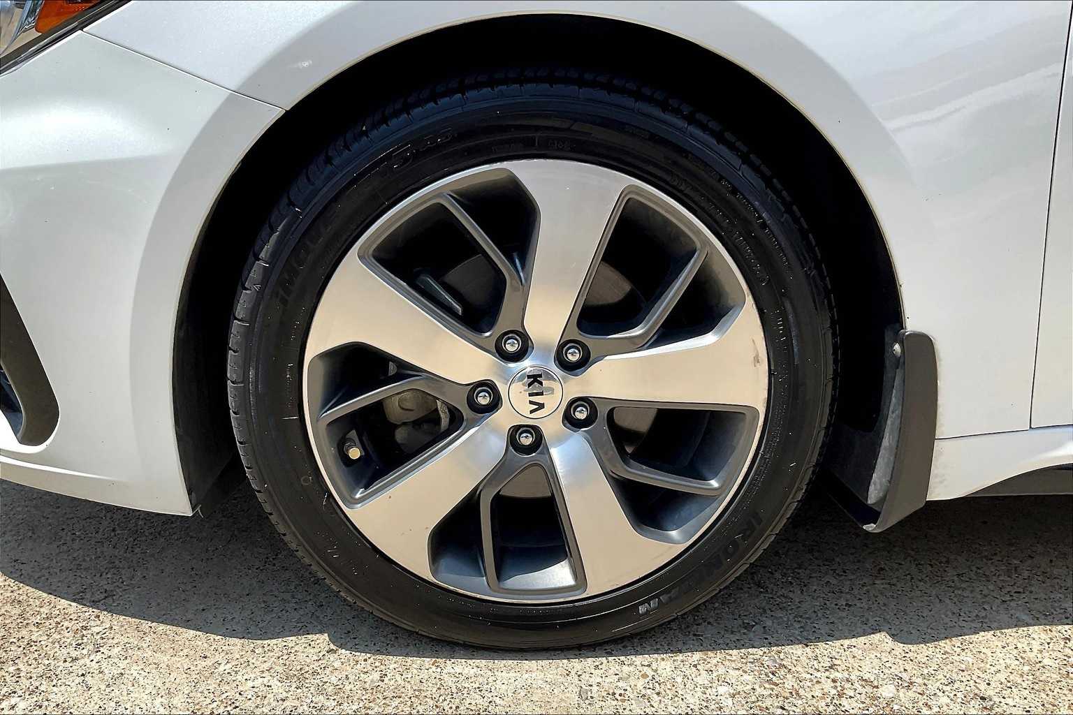 2019 Kia Optima S 8